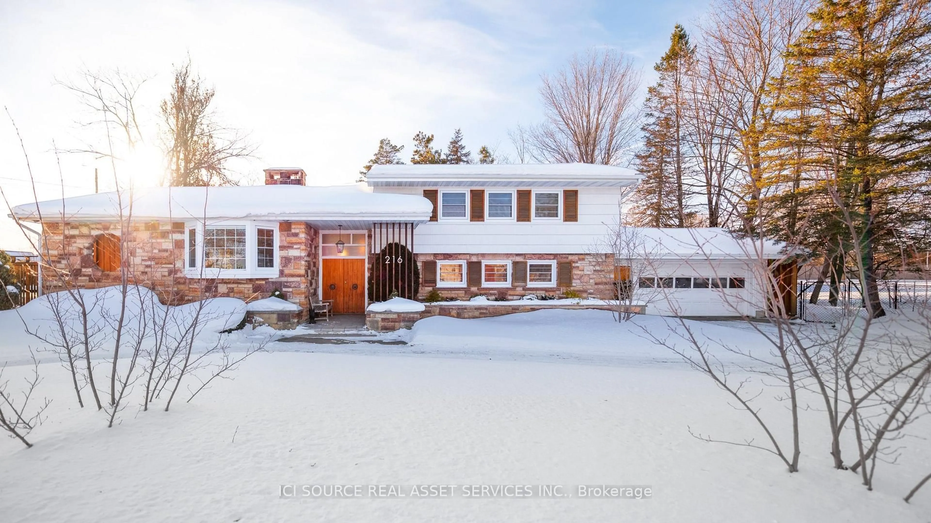 Unknown for 216 Brockville St, Smiths Falls Ontario K7A 3Z4