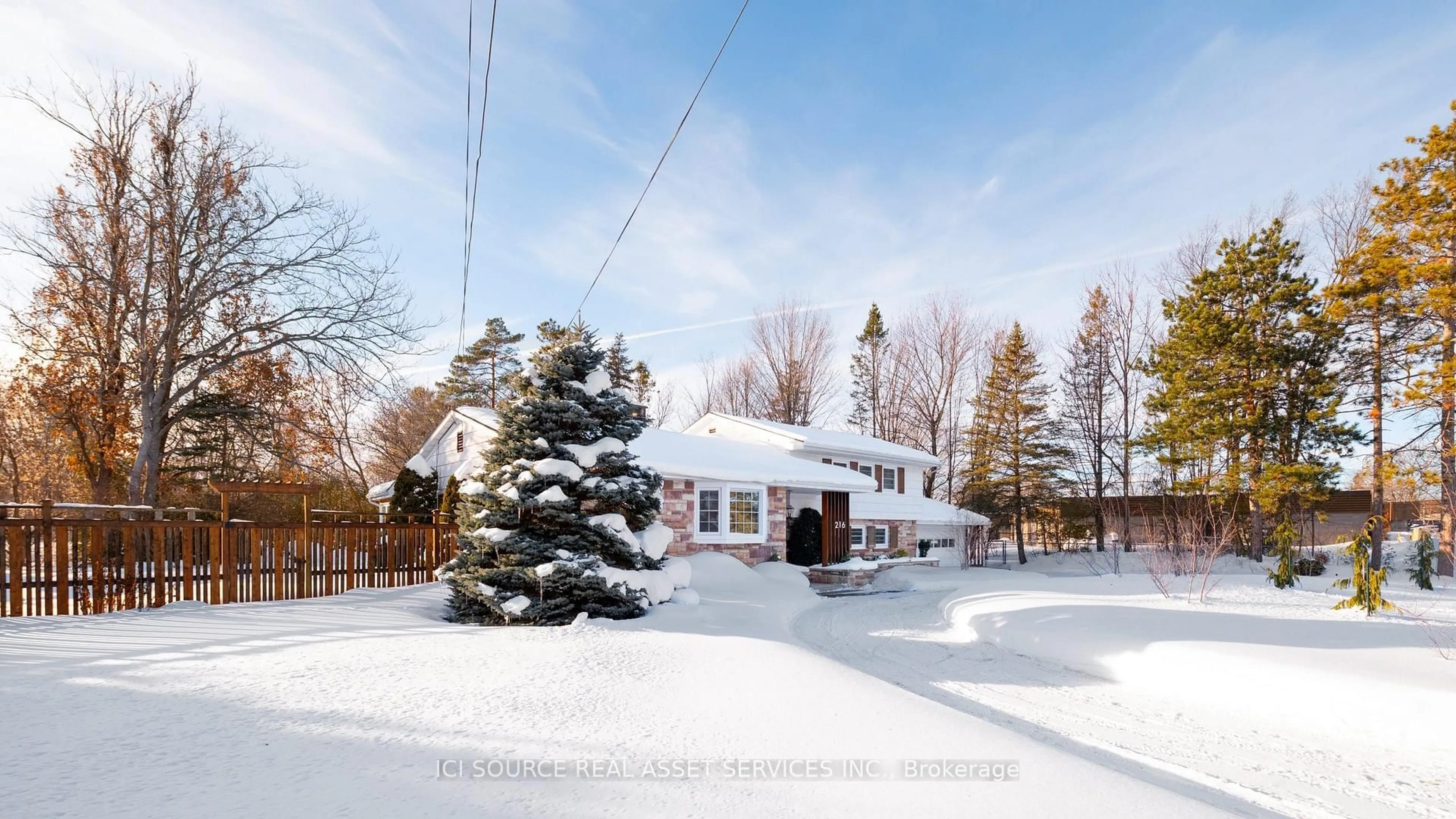 Unknown for 216 Brockville St, Smiths Falls Ontario K7A 3Z4