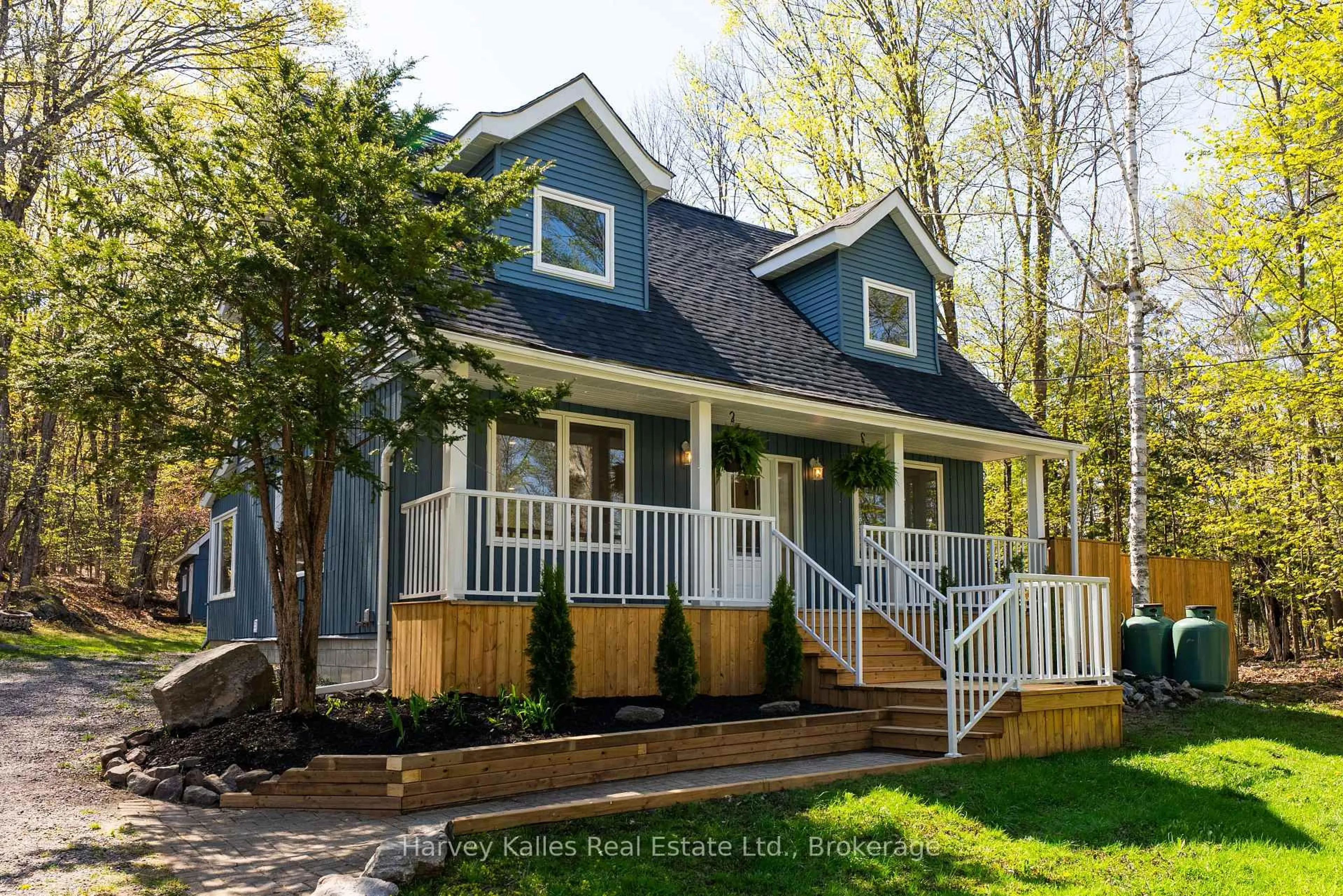 Home with vinyl exterior material, street for 21 Todholm Dr, Muskoka Lakes Ontario P0B 1J0