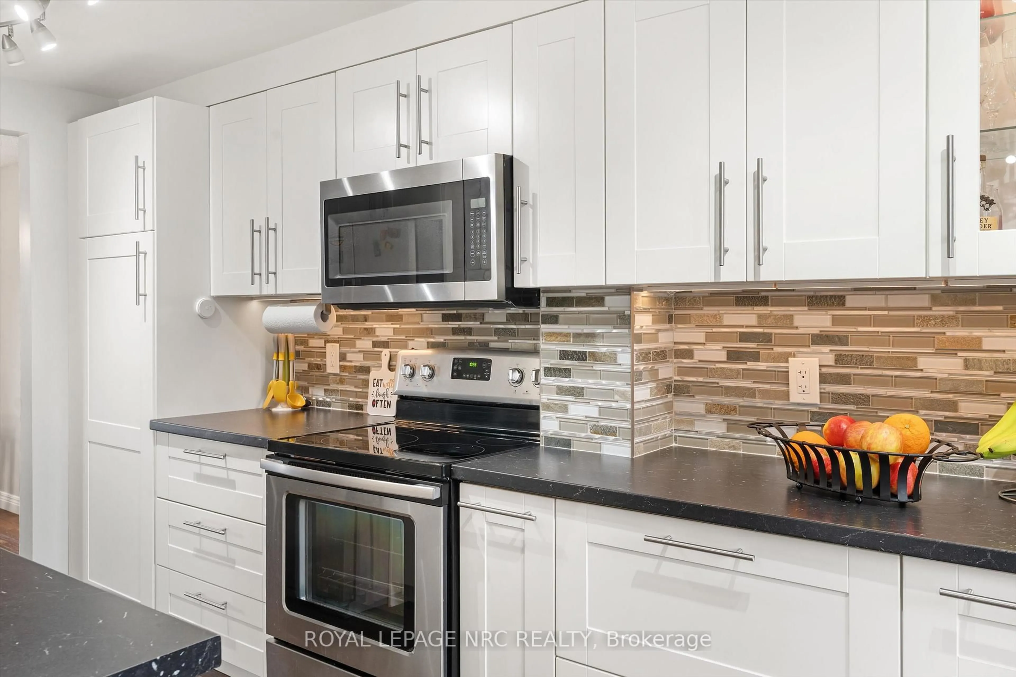 Contemporary kitchen, ceramic/tile floor for 242 Lakeport Rd #18, St. Catharines Ontario L2N 6V2
