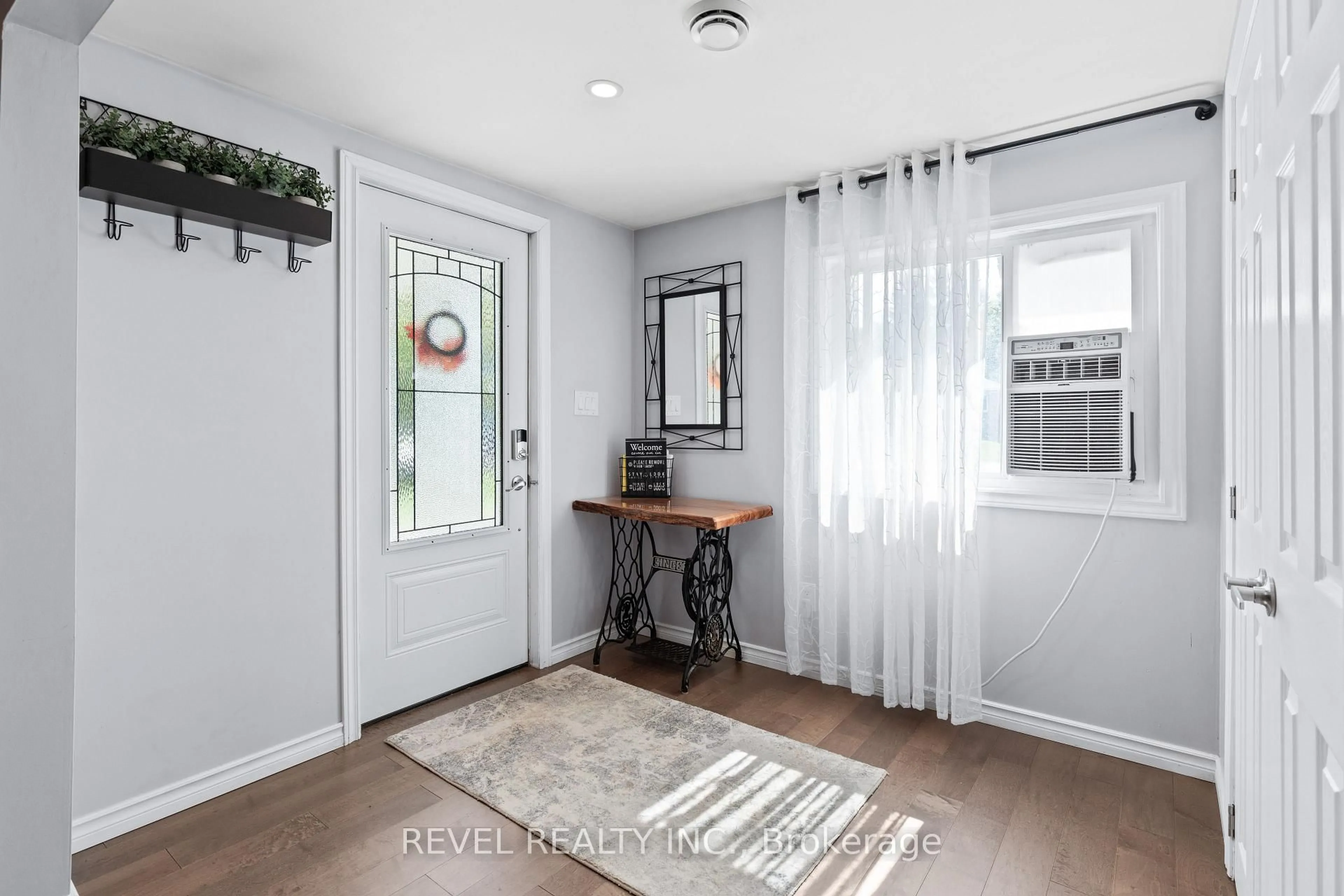 Indoor entryway for 411 LONG BEACH Rd, Kawartha Lakes Ontario K0M 1G0