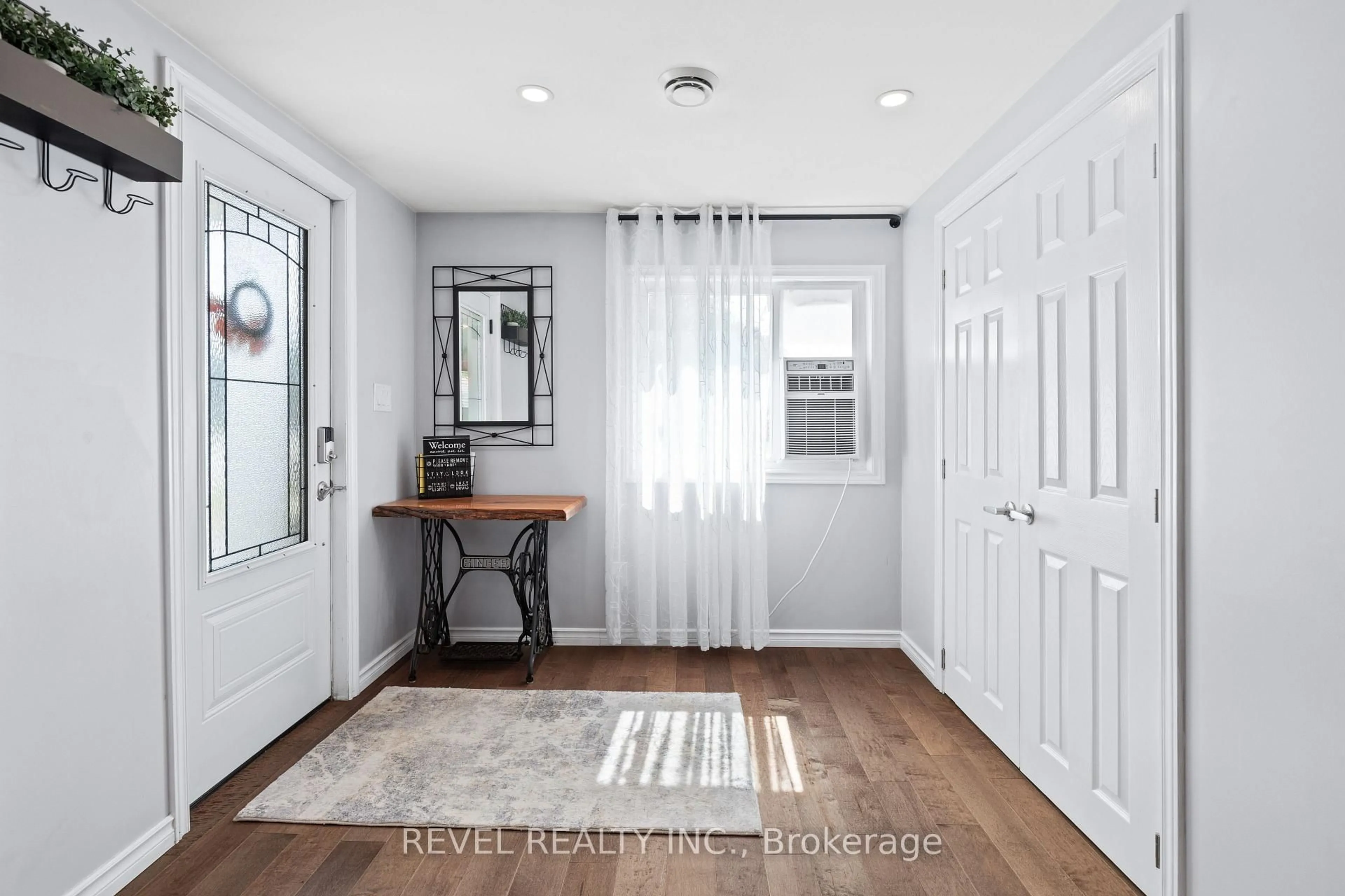 Indoor entryway for 411 LONG BEACH Rd, Kawartha Lakes Ontario K0M 1G0