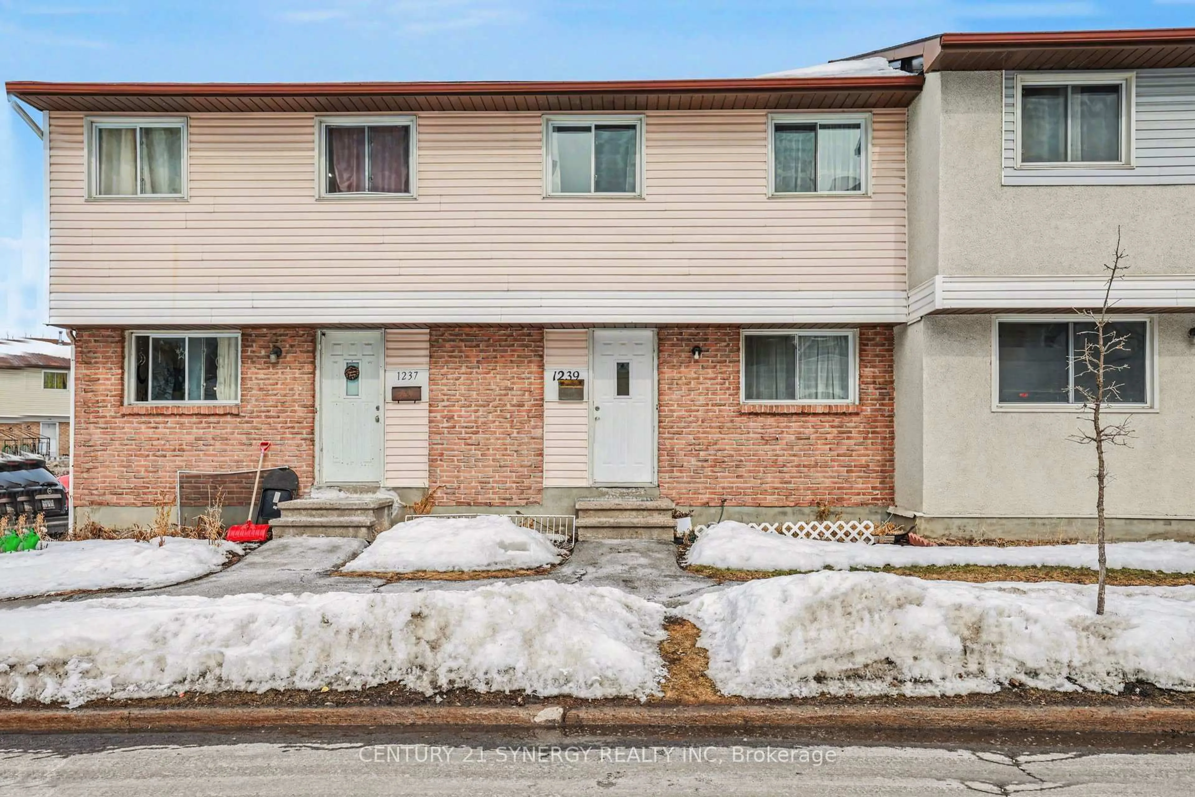 Patio, street for 1239 Bowmount St #73, Ottawa Ontario K1J 8T4