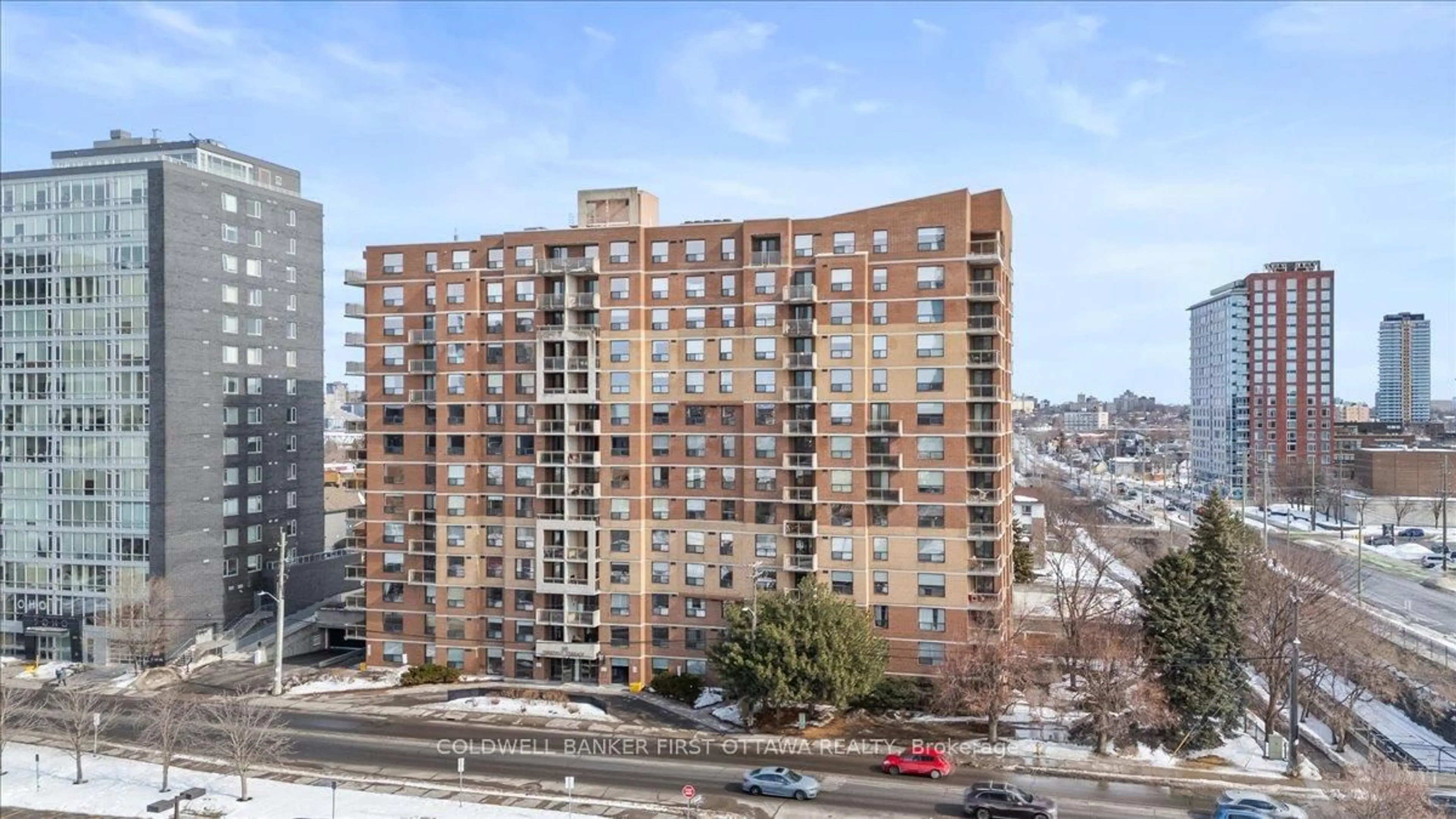 A pic from outside/outdoor area/front of a property/back of a property/a pic from drone, city buildings view from balcony for 215 PARKDALE Ave #1403, Ottawa Ontario K1Y 4T8
