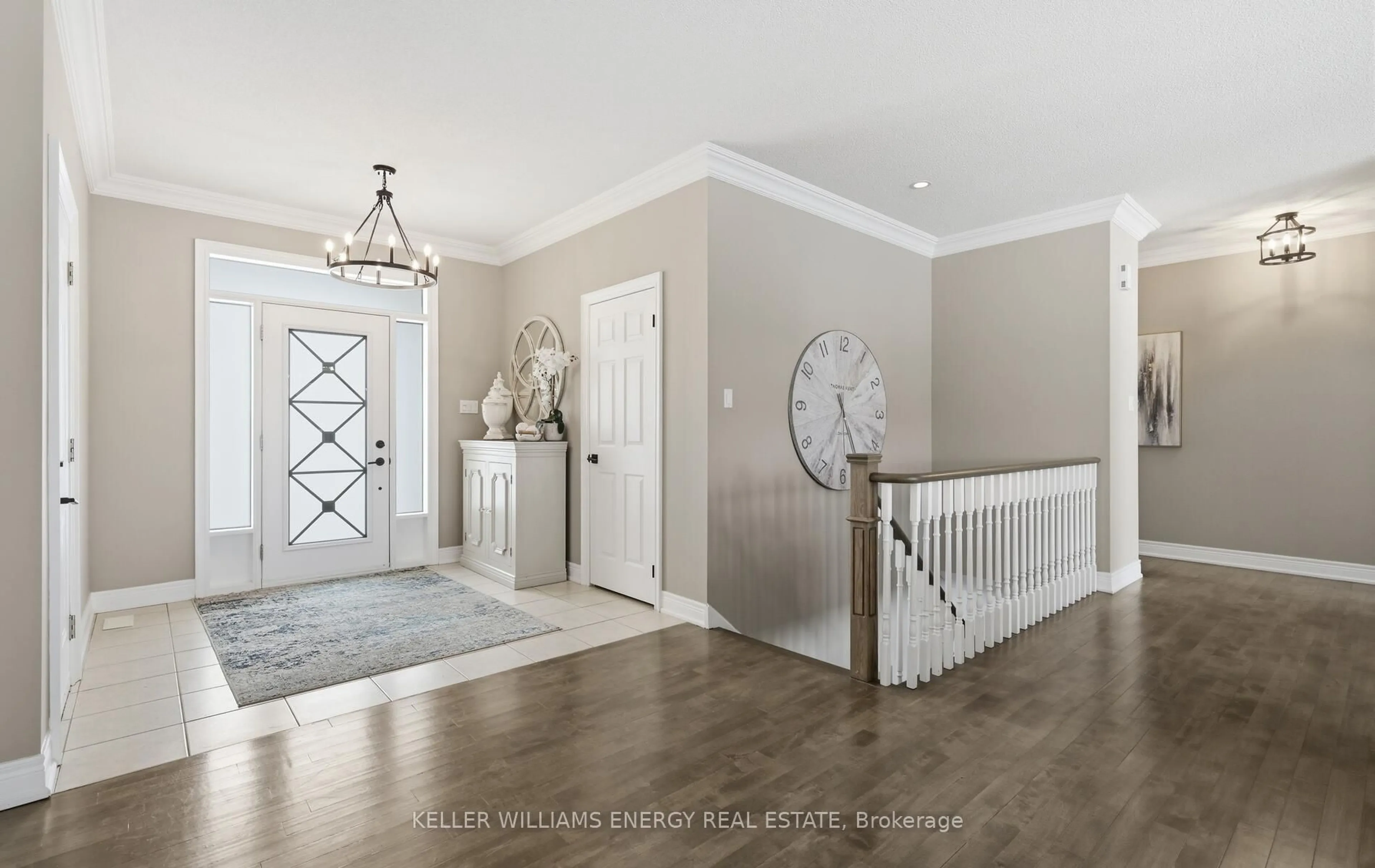 Indoor entryway for 216 Southcrest Dr, Kawartha Lakes Ontario L0C 1G0