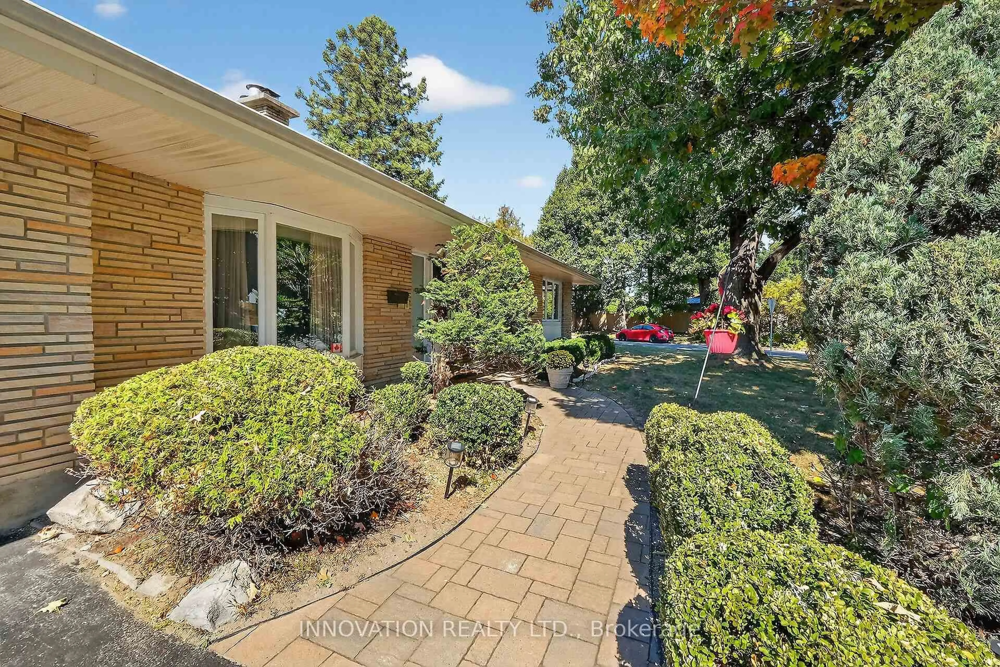 A pic from outside/outdoor area/front of a property/back of a property/a pic from drone, street for 1951 Garfield Ave, Ottawa Ontario K2C 0W7