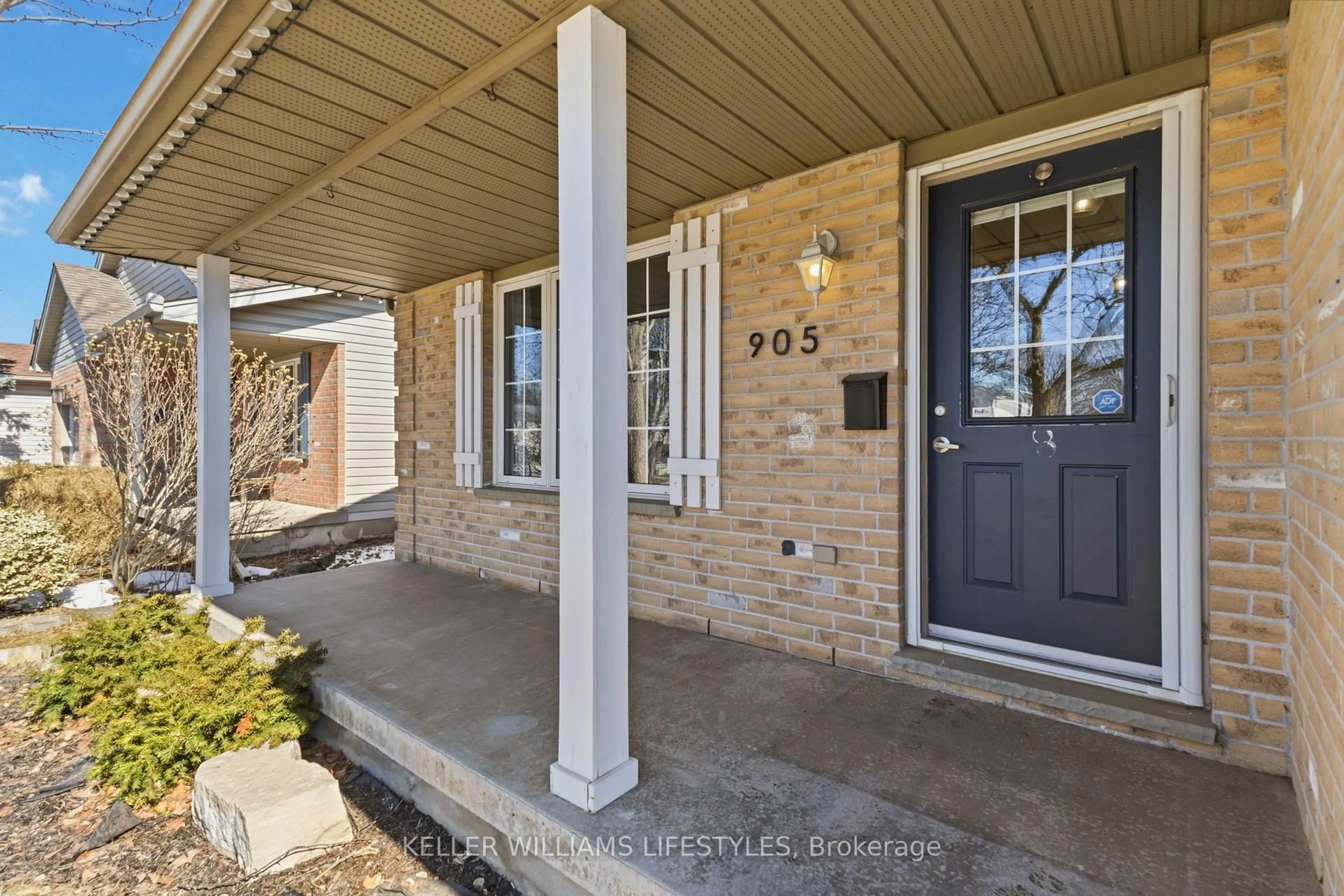 Indoor entryway for 905 Railton Ave, London East Ontario N5V 4W2