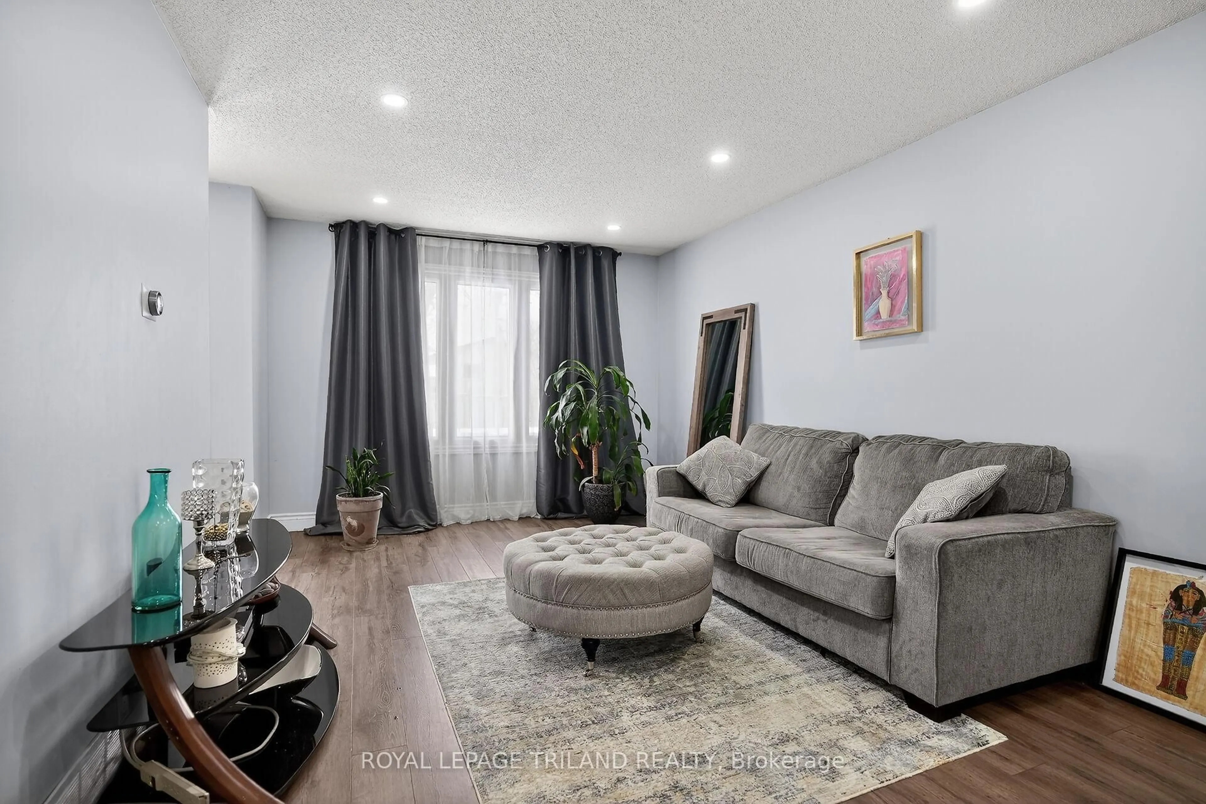 Living room with furniture, unknown for 328 CONWAY Dr, London South Ontario N6E 3J9