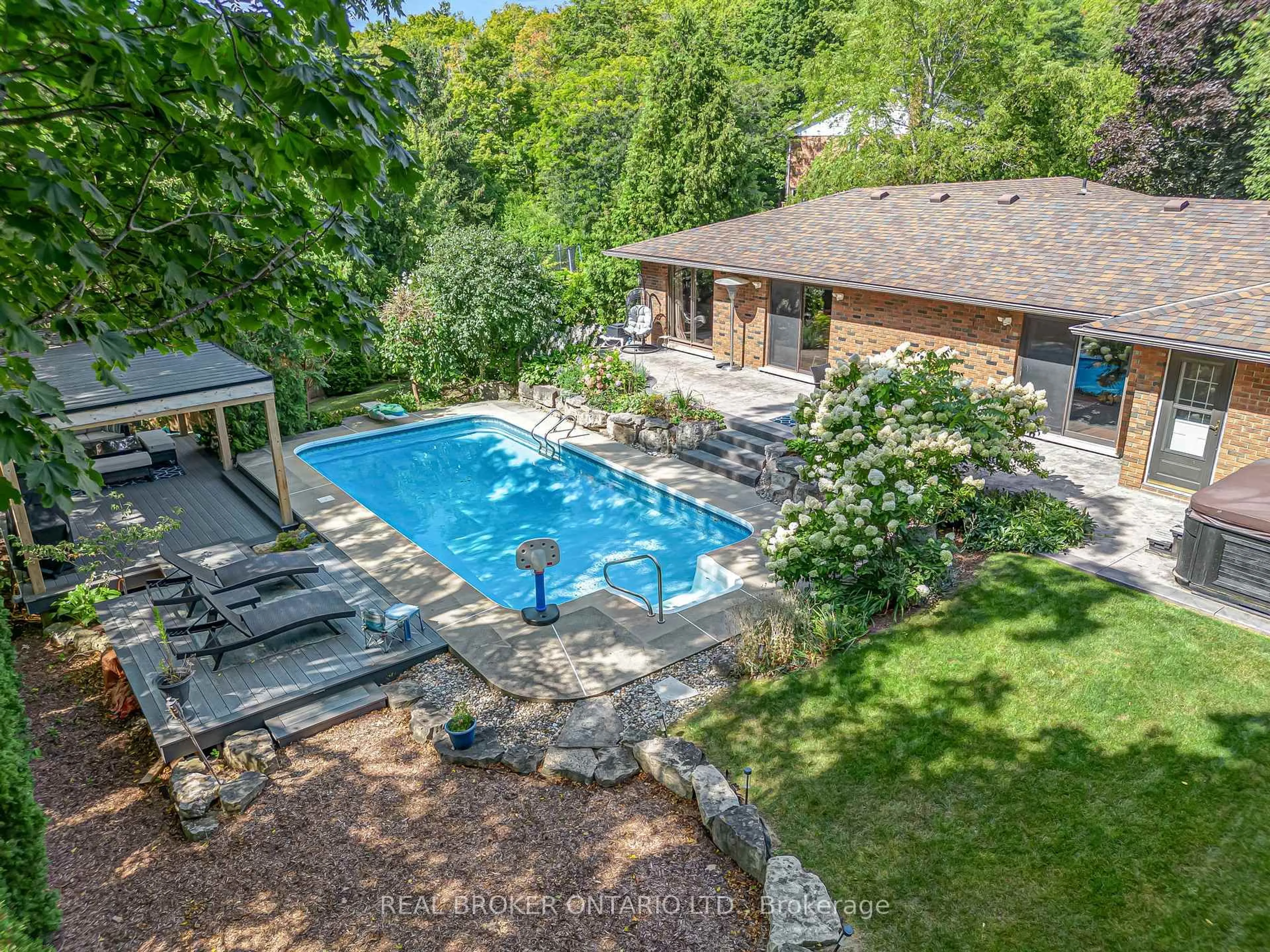 A pic from outside/outdoor area/front of a property/back of a property/a pic from drone, water/lake/river/ocean view for 30 Carl Cres, Hamilton Ontario L8B 0G5