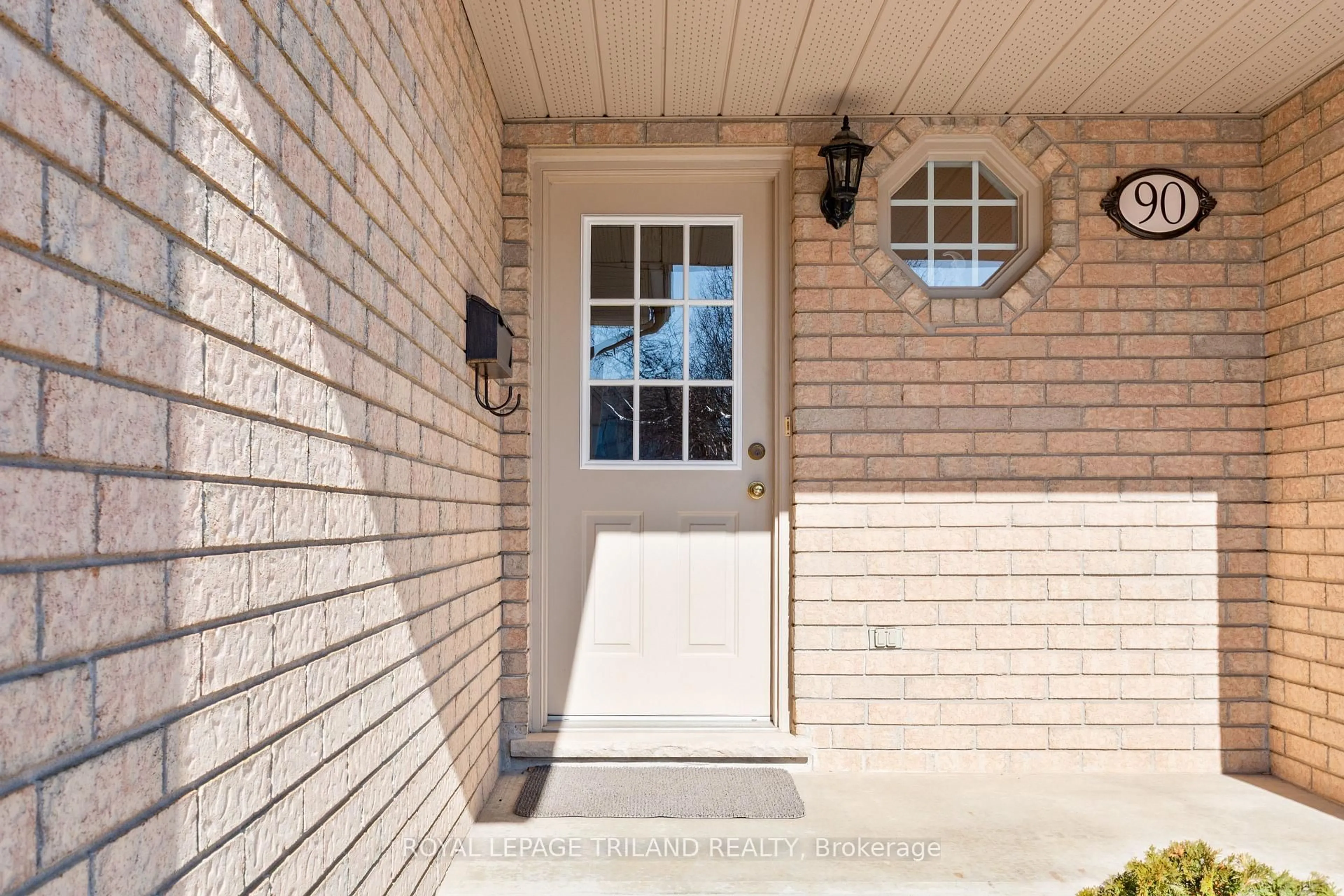 Unknown for 90 Roman Cres, London East Ontario N5V 4W3