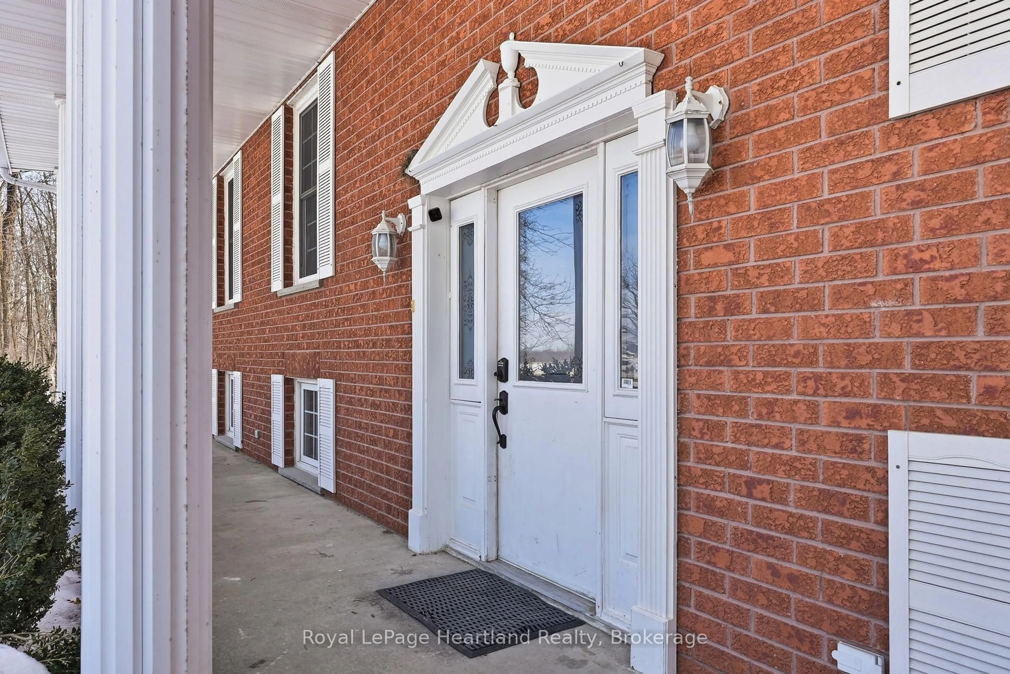 Indoor entryway for 5427 Highway 87, Minto Ontario N0G 1Z0