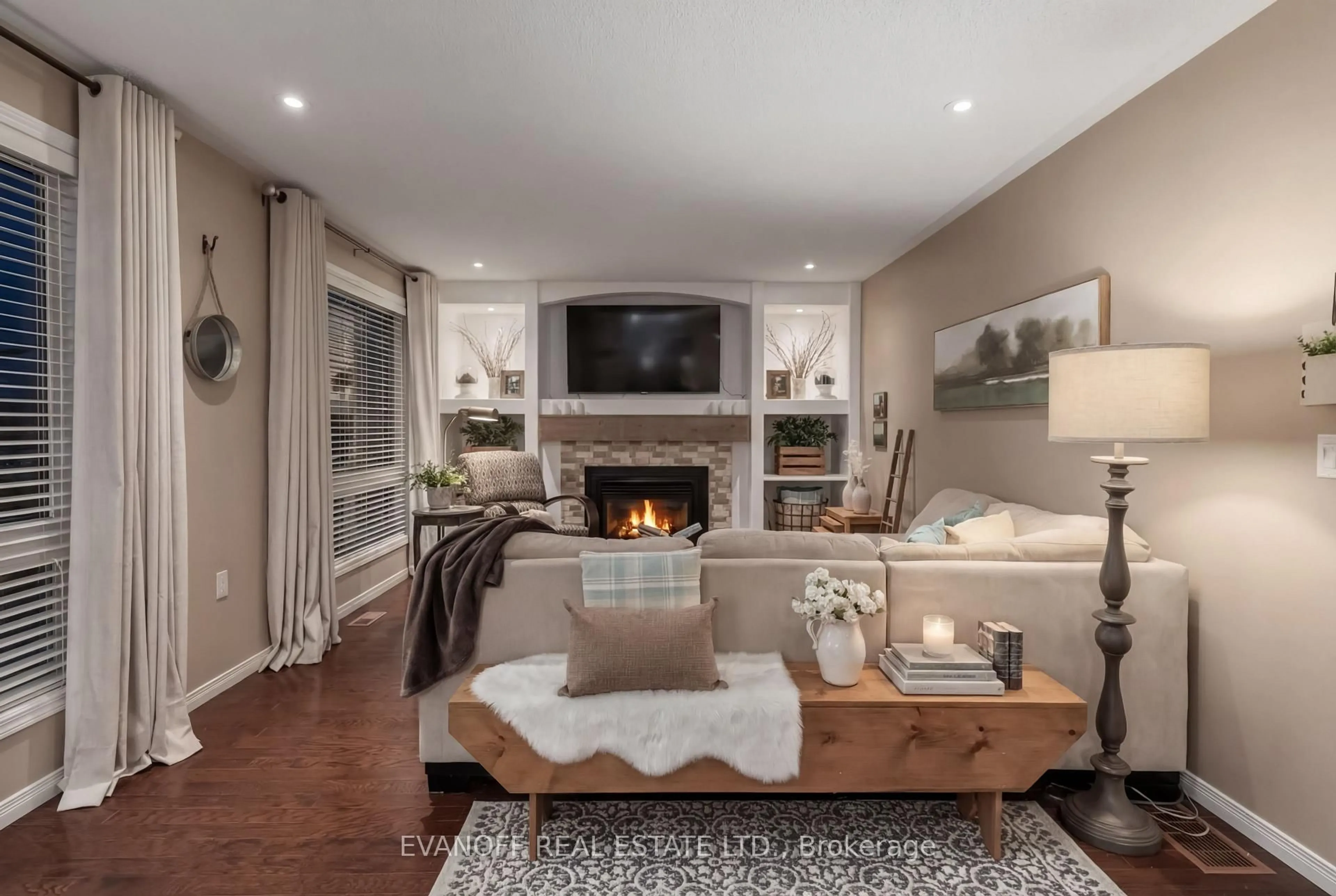 Living room with furniture, wood/laminate floor for 2 Tina Crt, Kawartha Lakes Ontario K9V 0C8