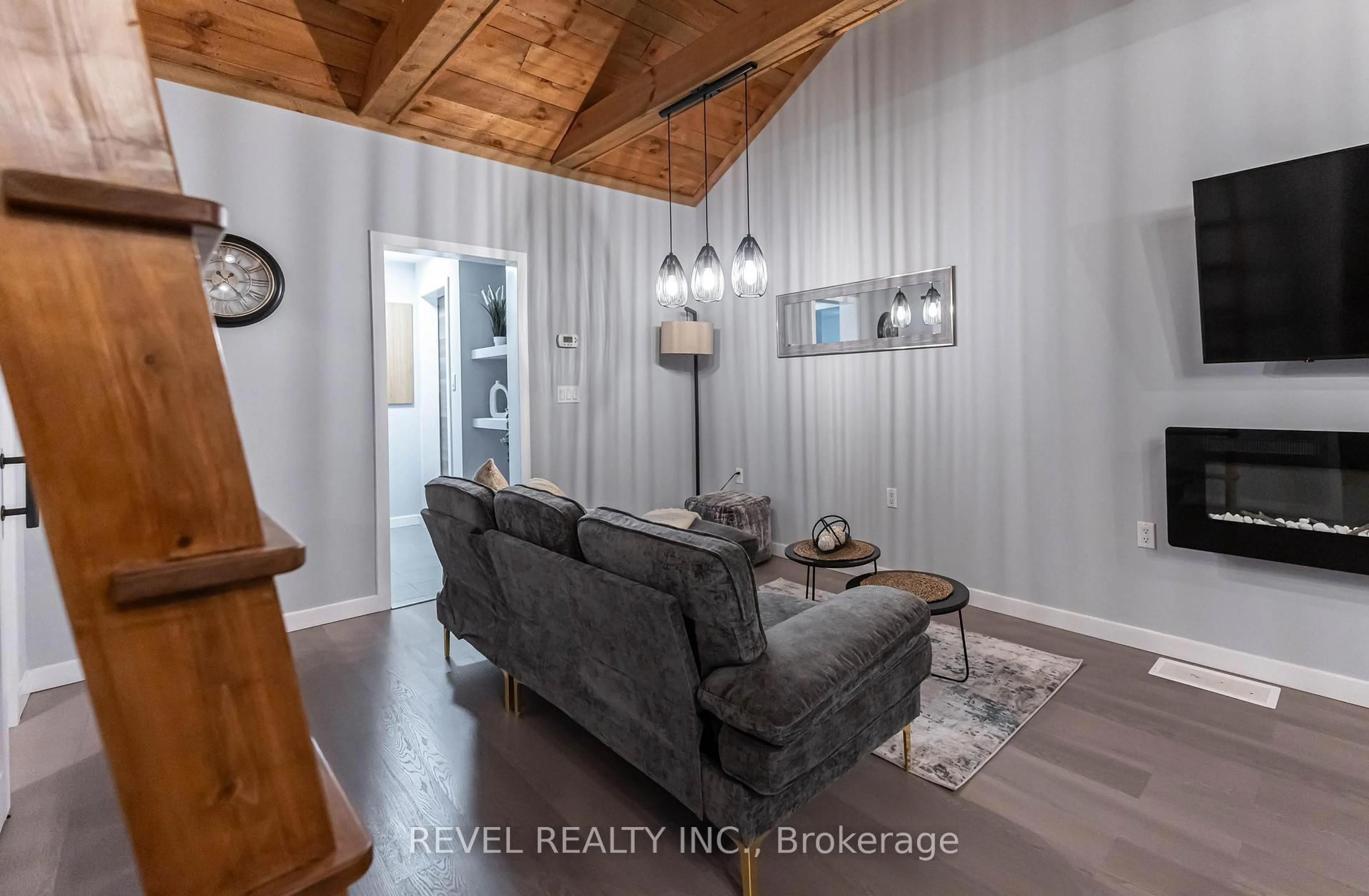 Unknown for 329 Main St, Hamilton Ontario L8P 1K1