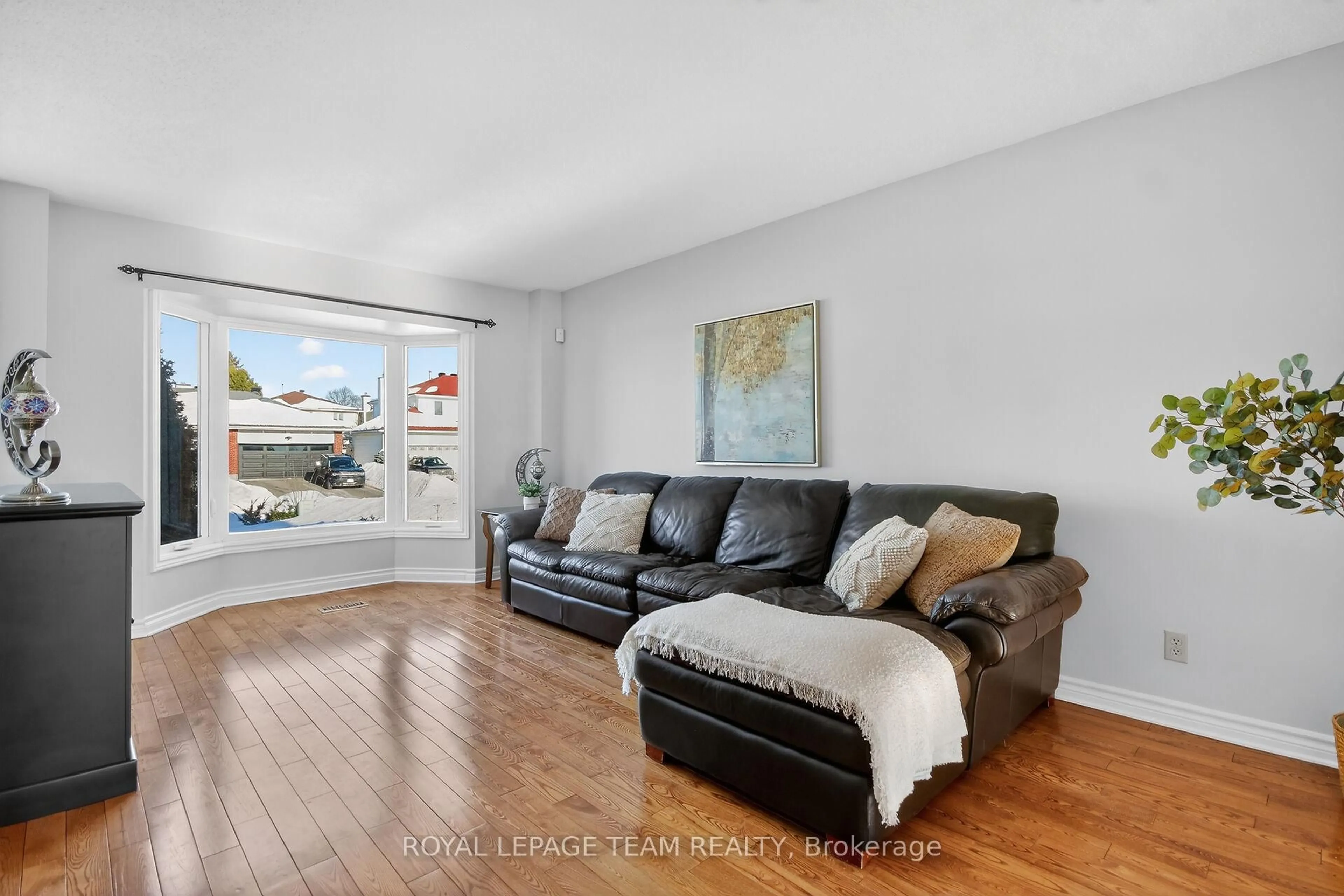 Living room with furniture, unknown for 1604 Proulx Dr, Ottawa Ontario K4A 1T5