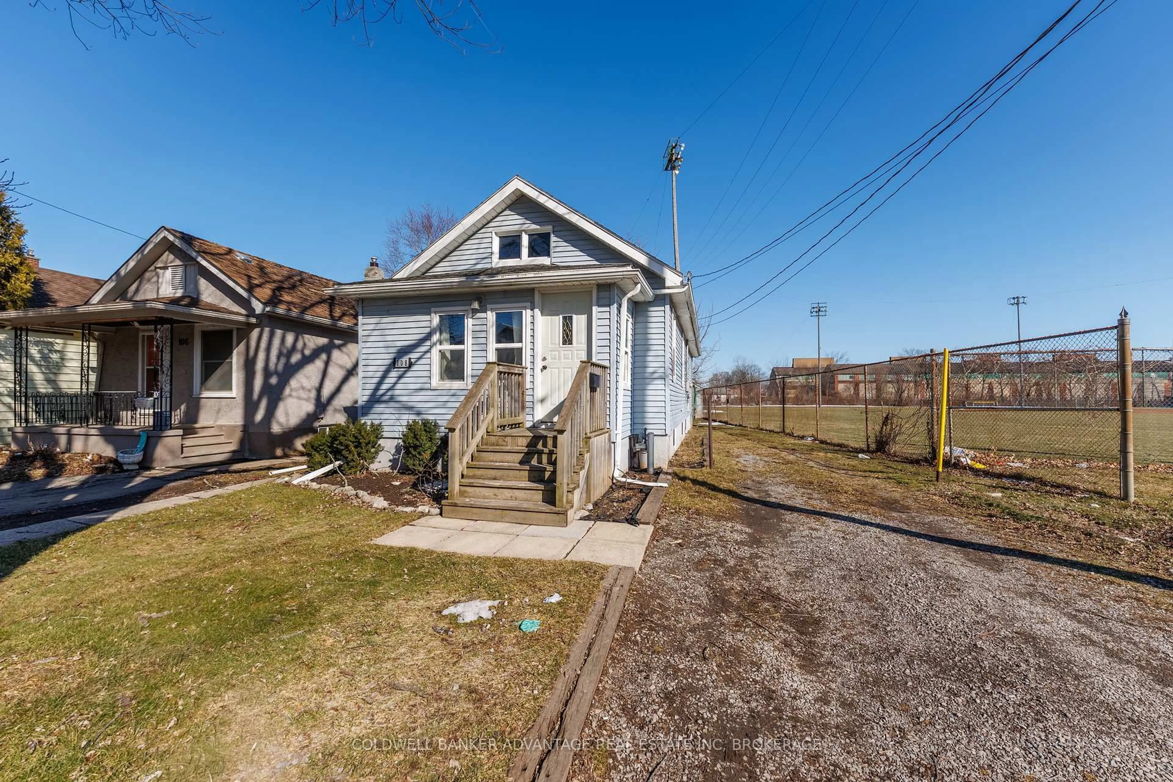 A pic from outside/outdoor area/front of a property/back of a property/a pic from drone, street for 108 Burgar St, Welland Ontario L3B 2S8