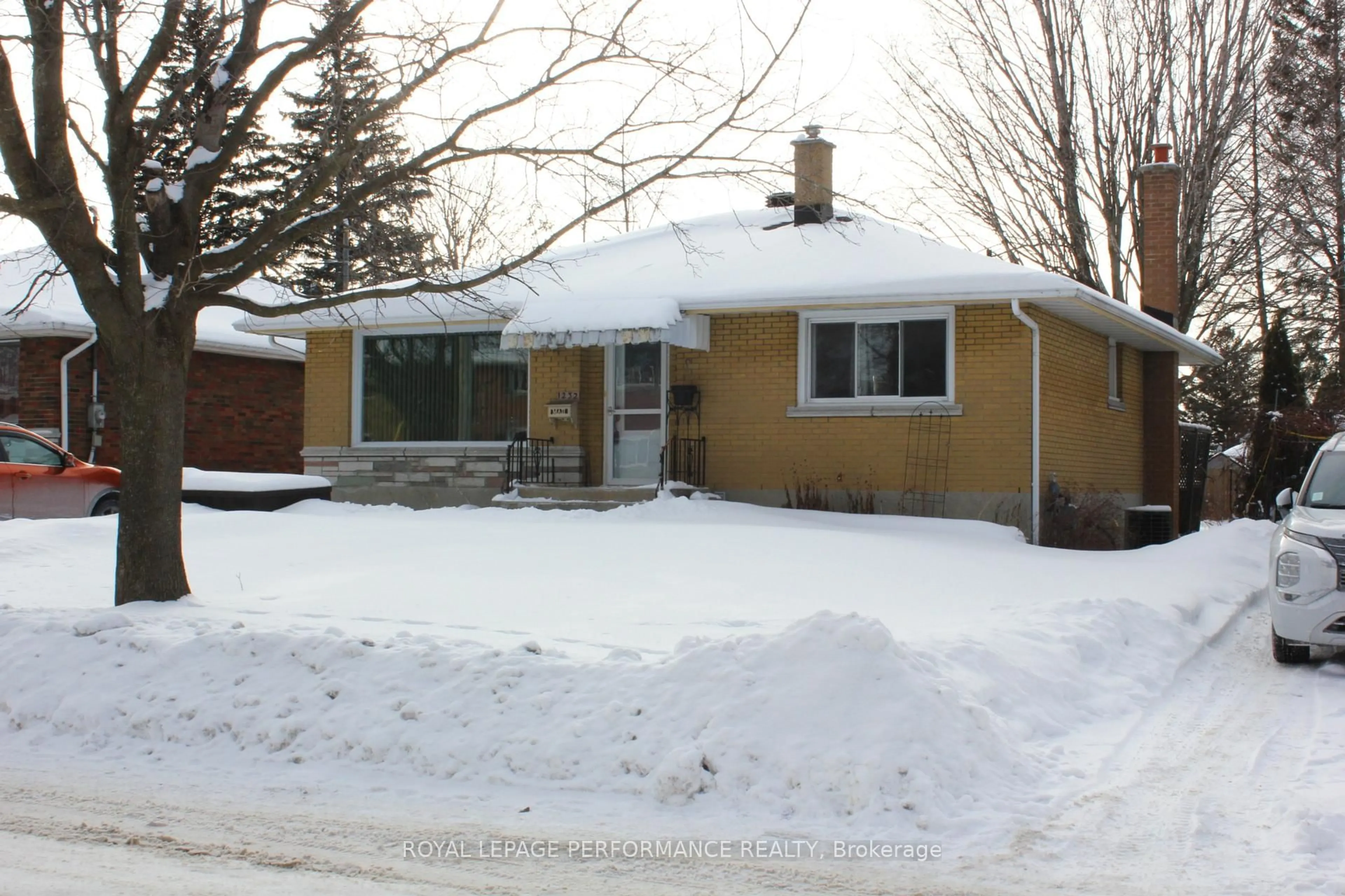 Unknown for 1232 Daly Ave, Cornwall Ontario K6J 4W2