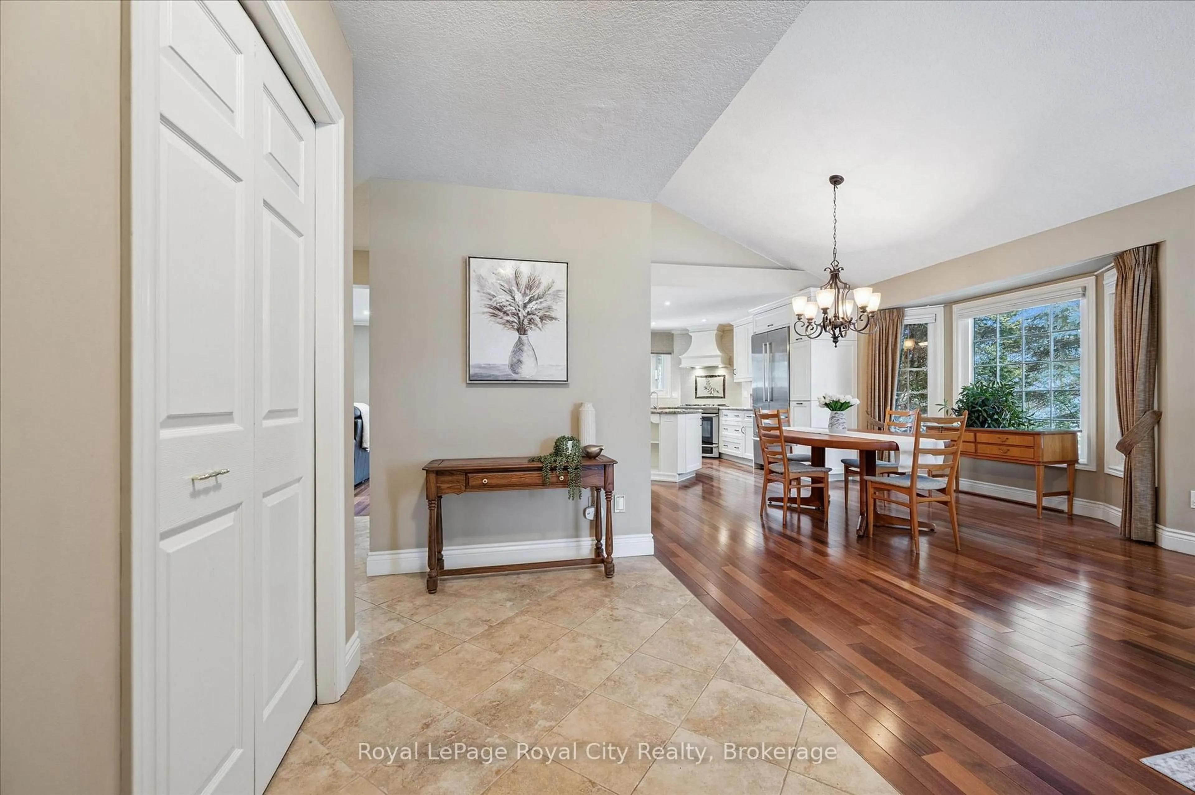 Indoor entryway for 1 Quail Creek Dr, Guelph Ontario N1C 1A9