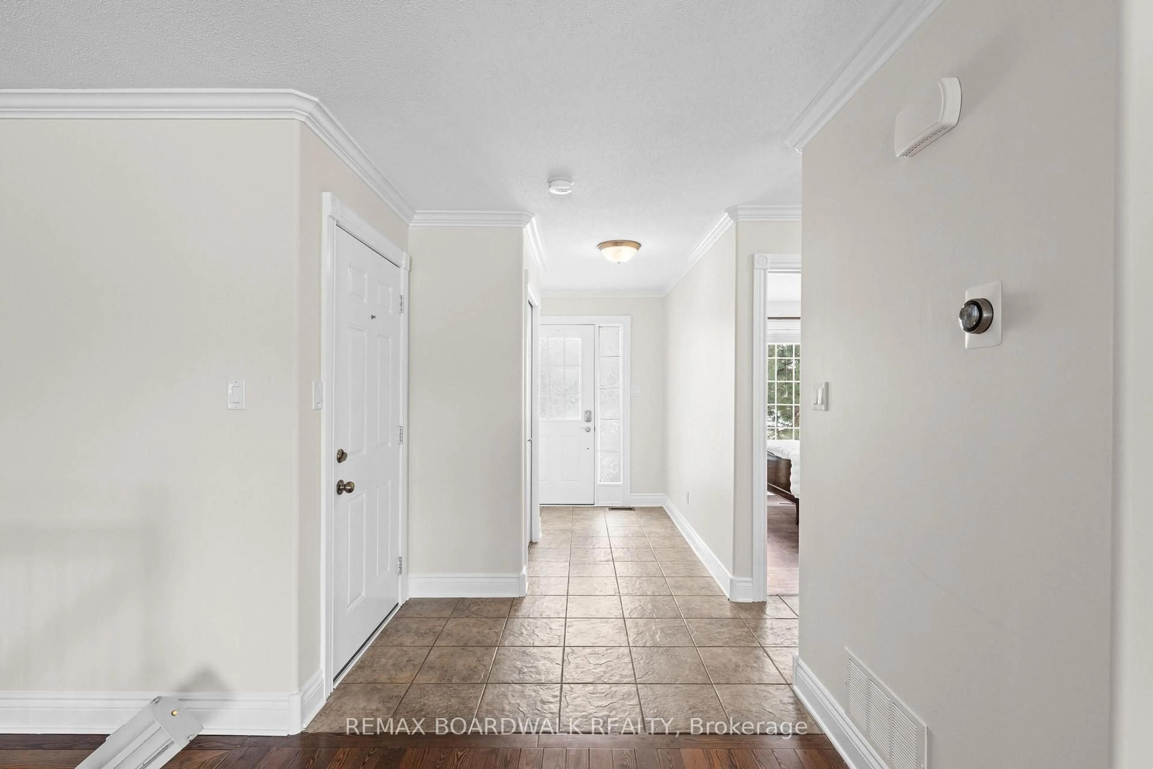 Indoor entryway for 110 Templeton Crt, North Grenville Ontario K0G 1J0
