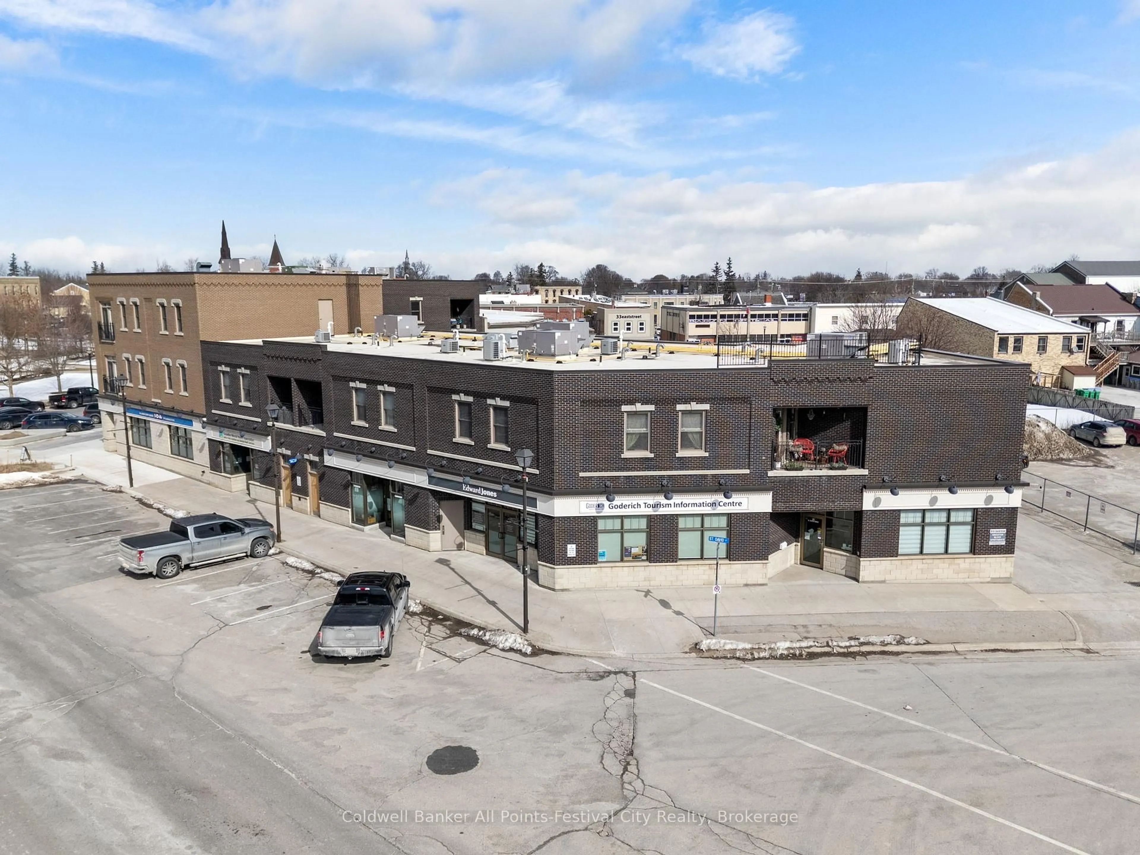 A pic from outside/outdoor area/front of a property/back of a property/a pic from drone, building for 35 St David St #206, Goderich Ontario N7A 1L4