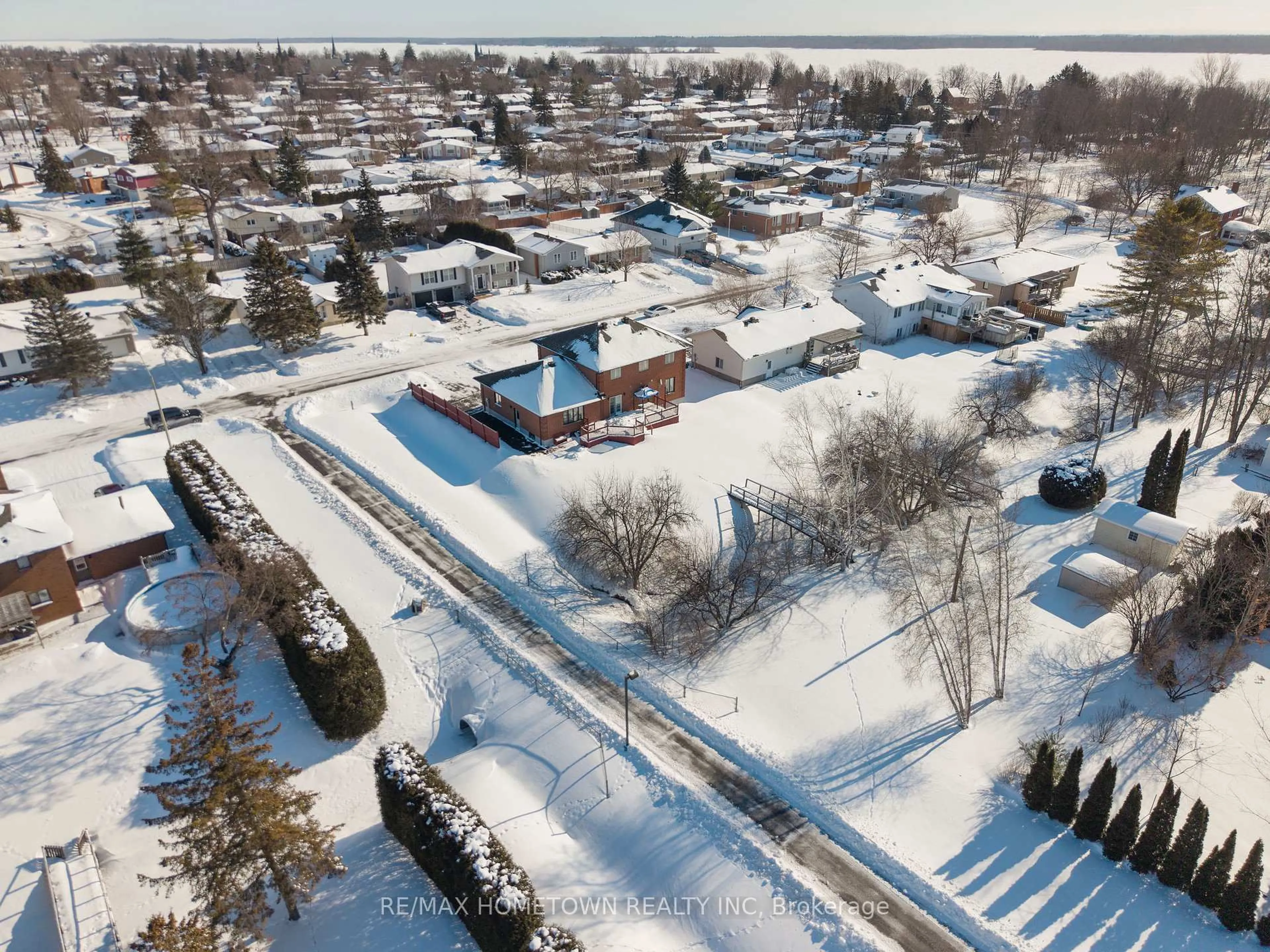 A pic from outside/outdoor area/front of a property/back of a property/a pic from drone, water/lake/river/ocean view for 12 Fairholme Dr, South Dundas Ontario K0C 1X0