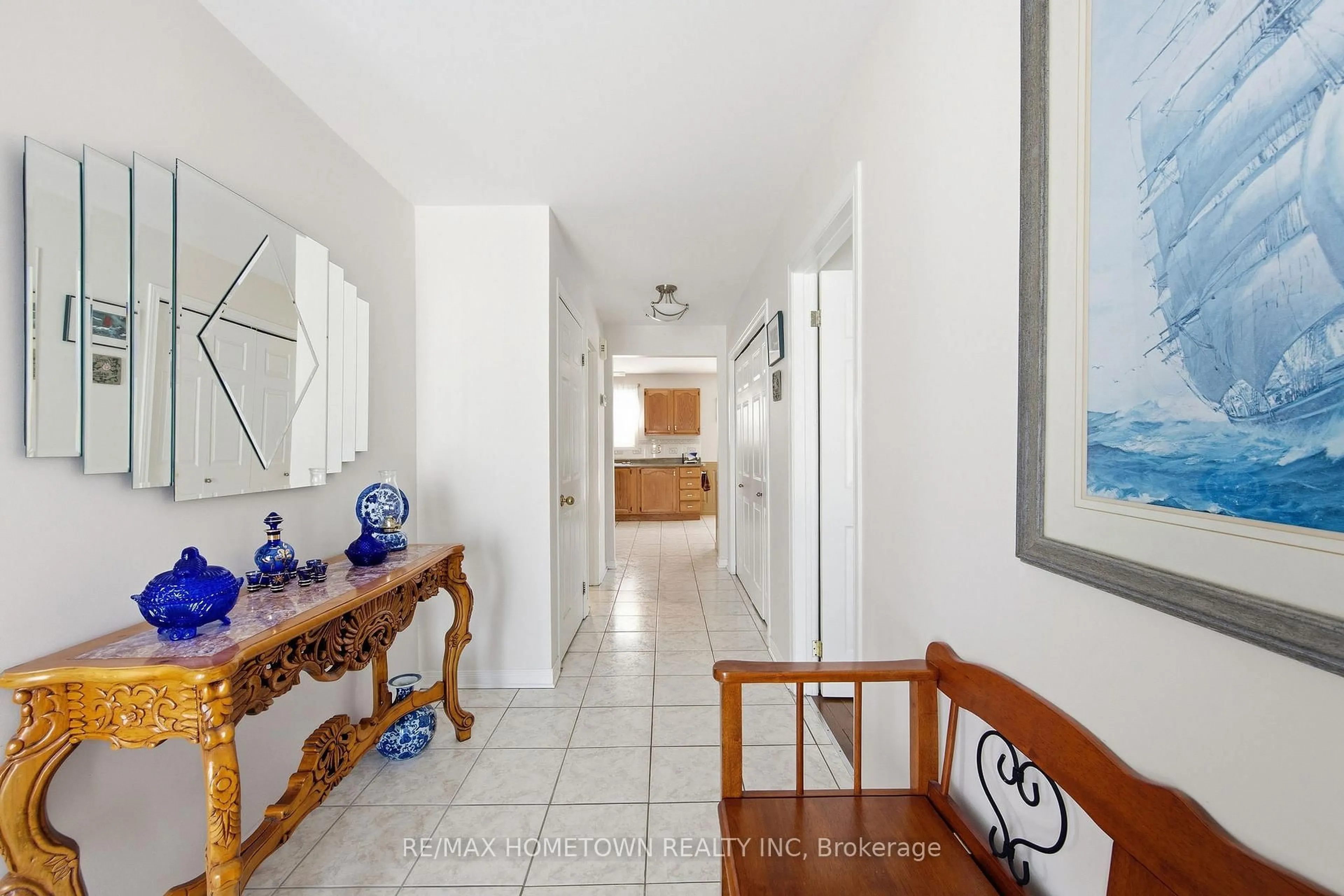 Indoor entryway for 12 Fairholme Dr, South Dundas Ontario K0C 1X0