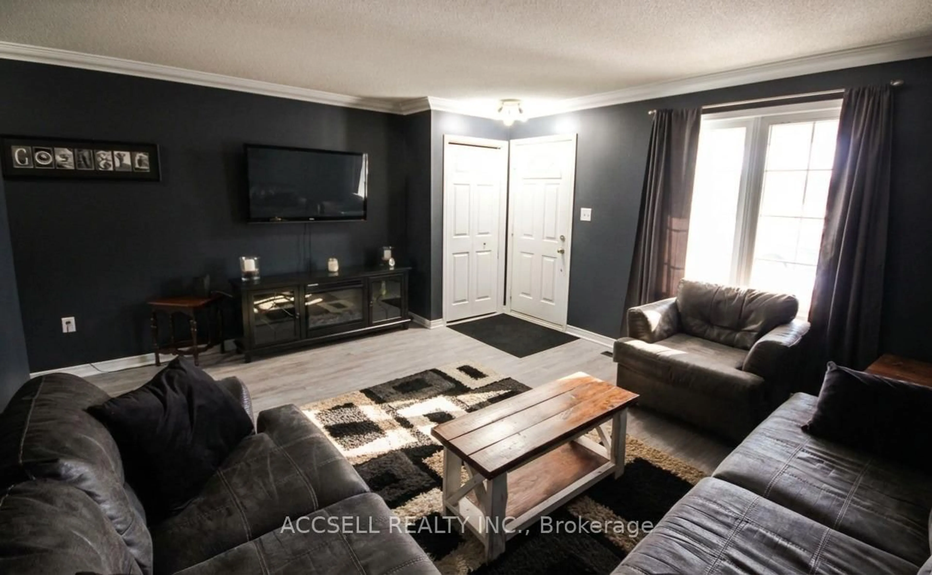 Living room with furniture, unknown for 635 Highview Dr, St. Thomas Ontario N5R 5E7