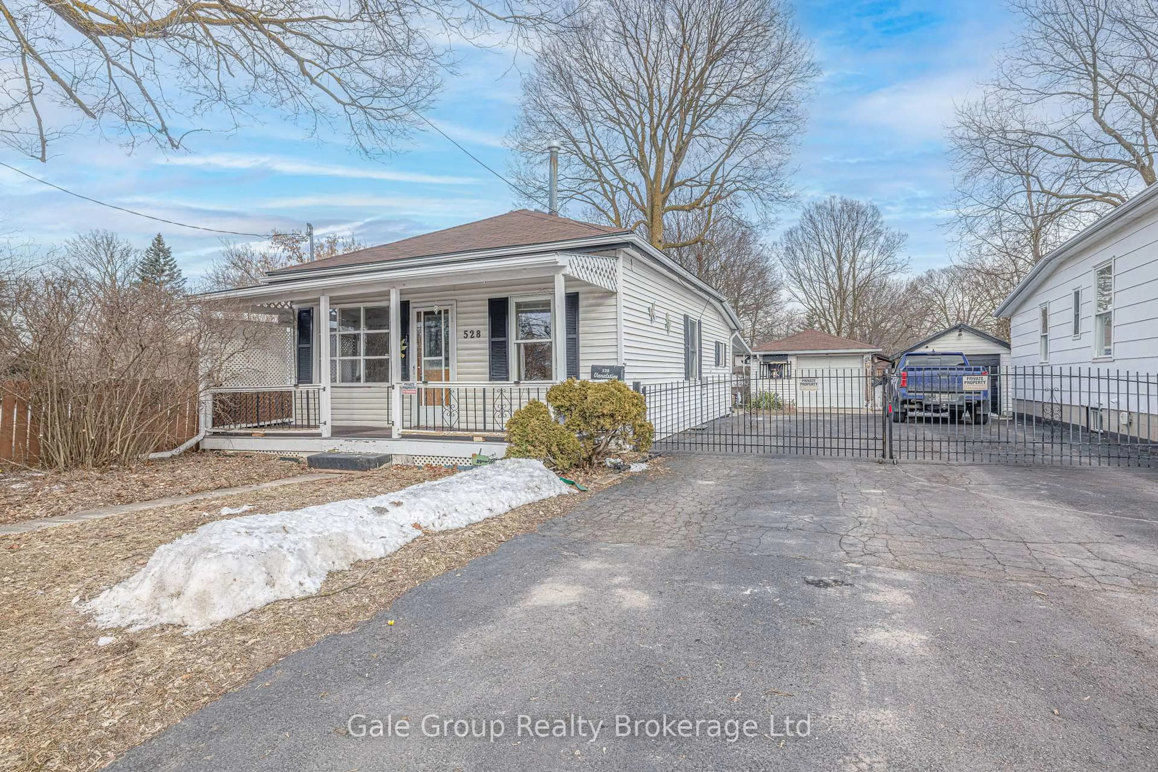 Unknown for 528 South St, London East Ontario N6B 1C3