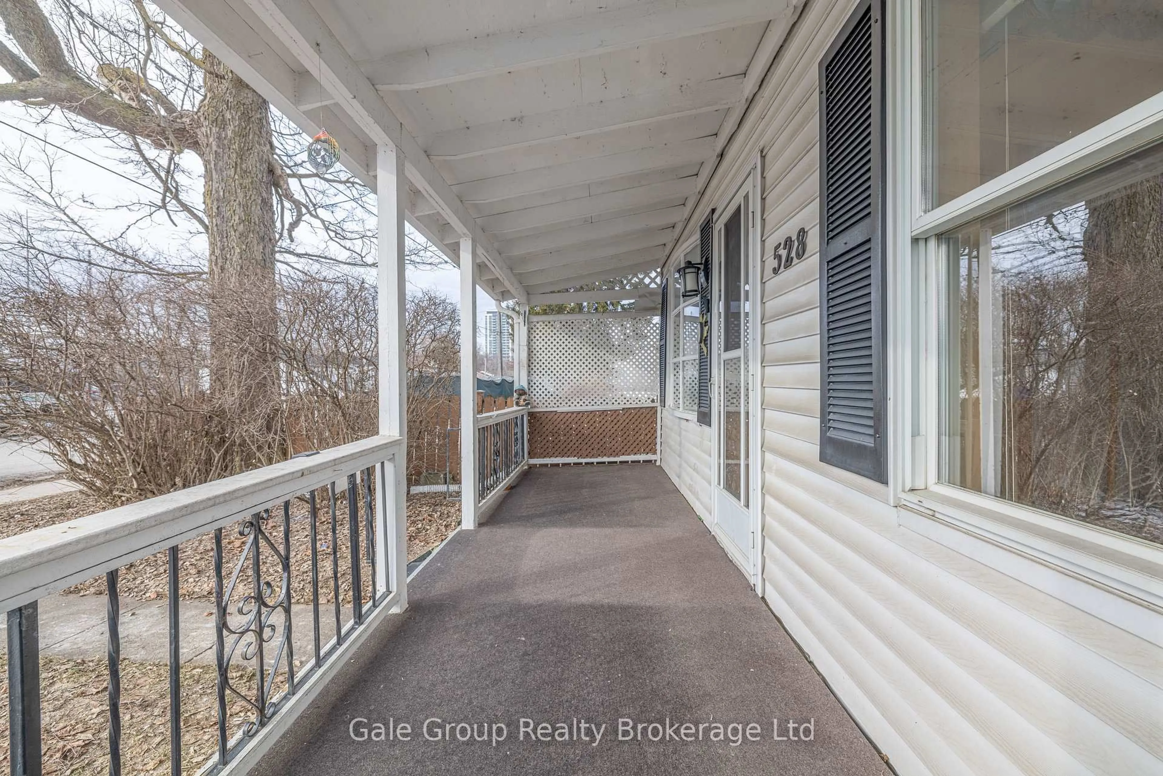 Unknown for 528 South St, London East Ontario N6B 1C3