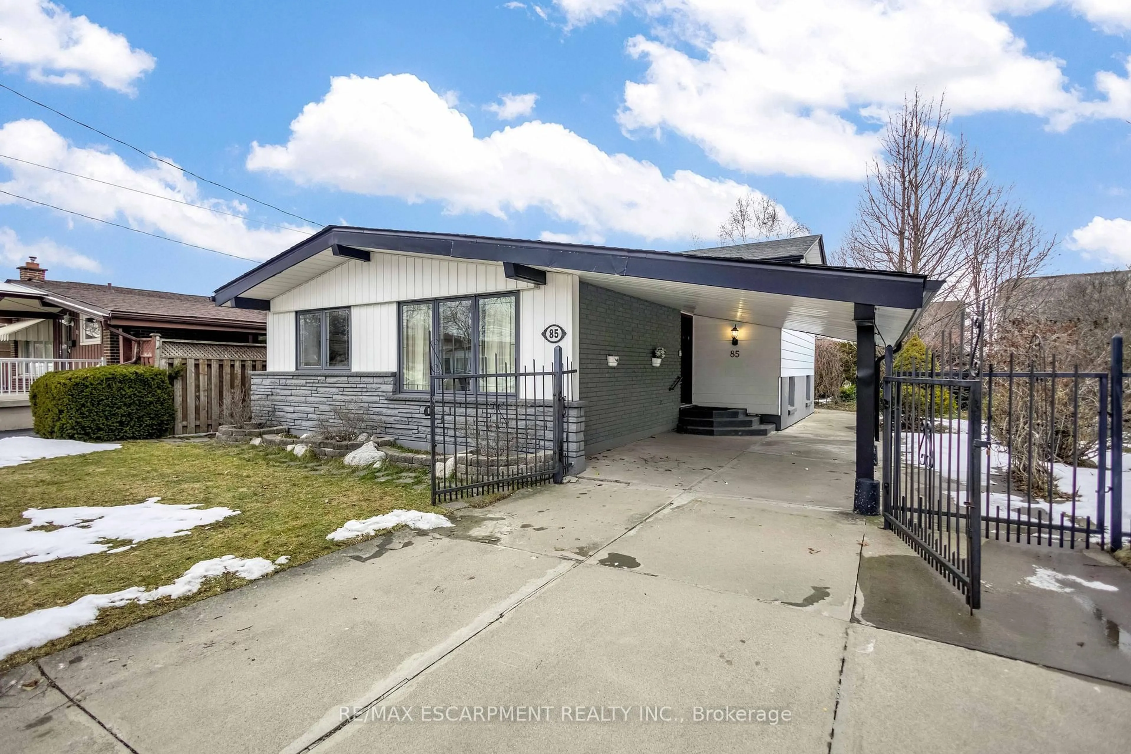 Home with vinyl exterior material, street for 85 Ranchdale Dr, Hamilton Ontario L8V 2L9