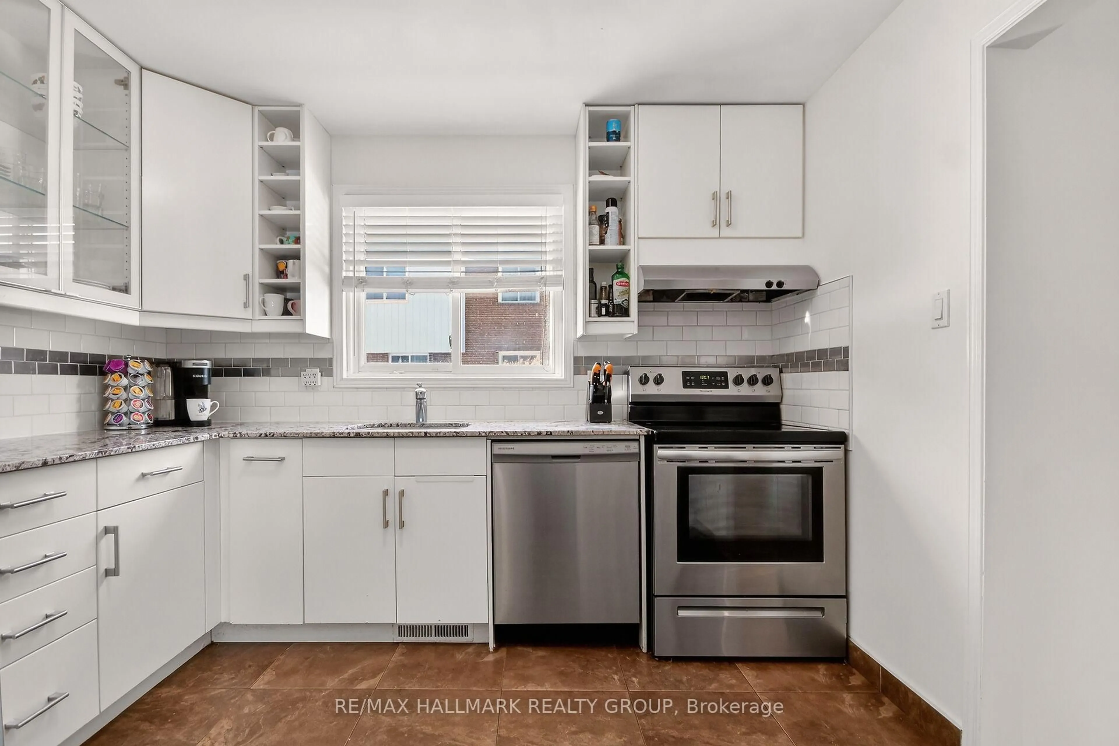 Standard kitchen, unknown for 1821 Walkley Rd #23, Ottawa Ontario K1H 6X9