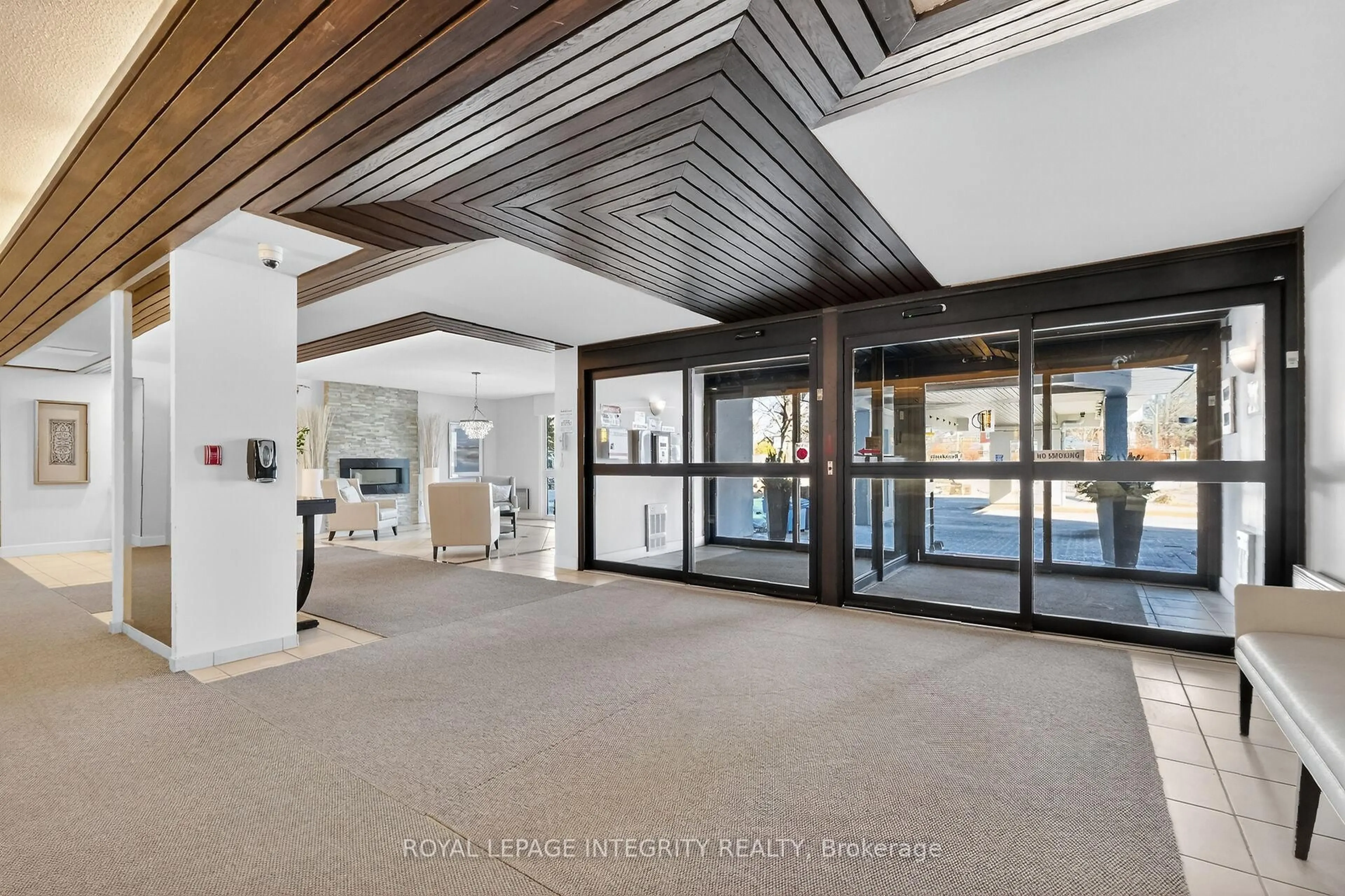 Indoor foyer for 1025 Richmond Rd #2608, Ottawa Ontario K2B 8G8