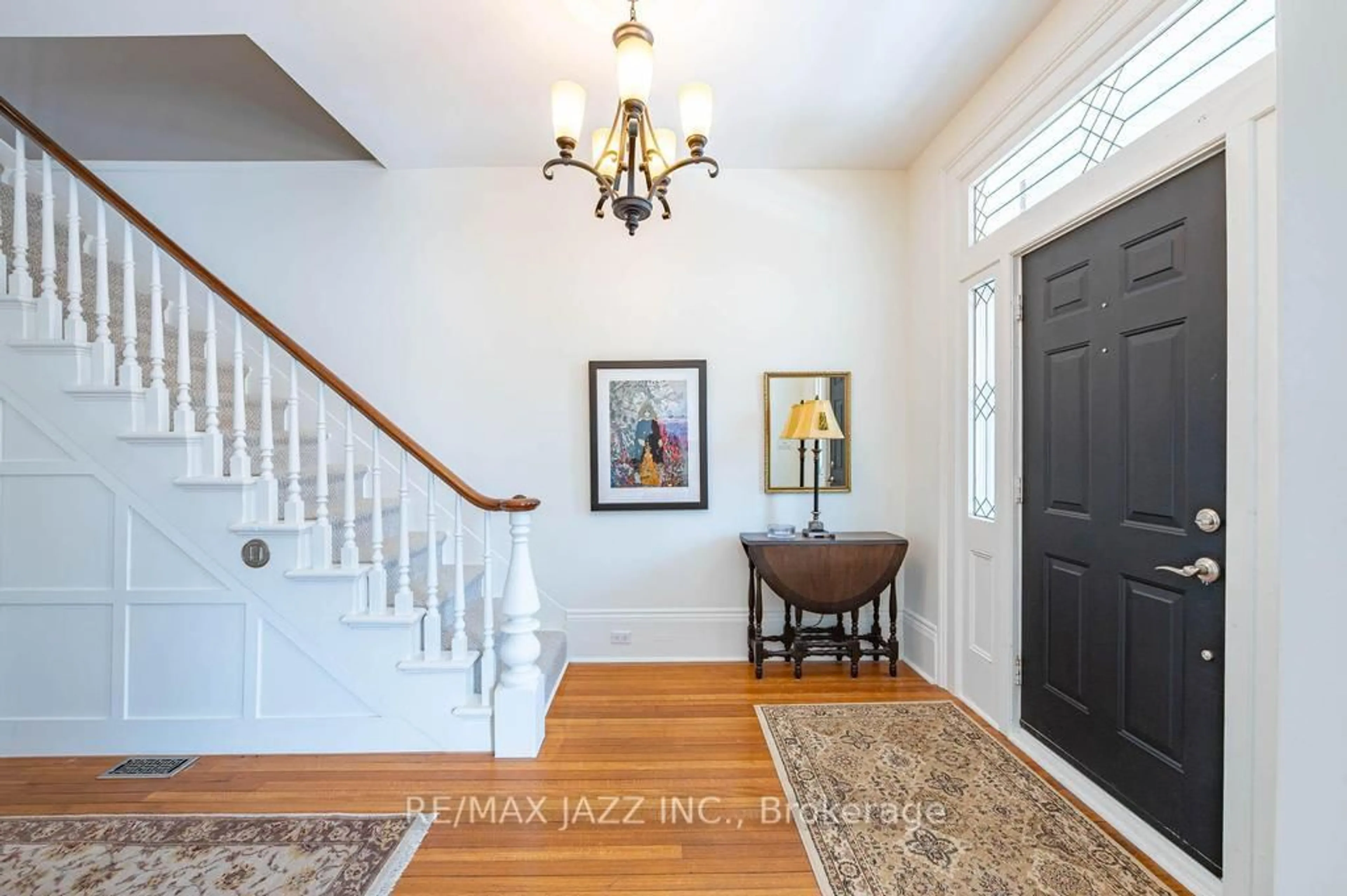 Indoor entryway for 118 Richard St, Greater Napanee Ontario K7R 2T4