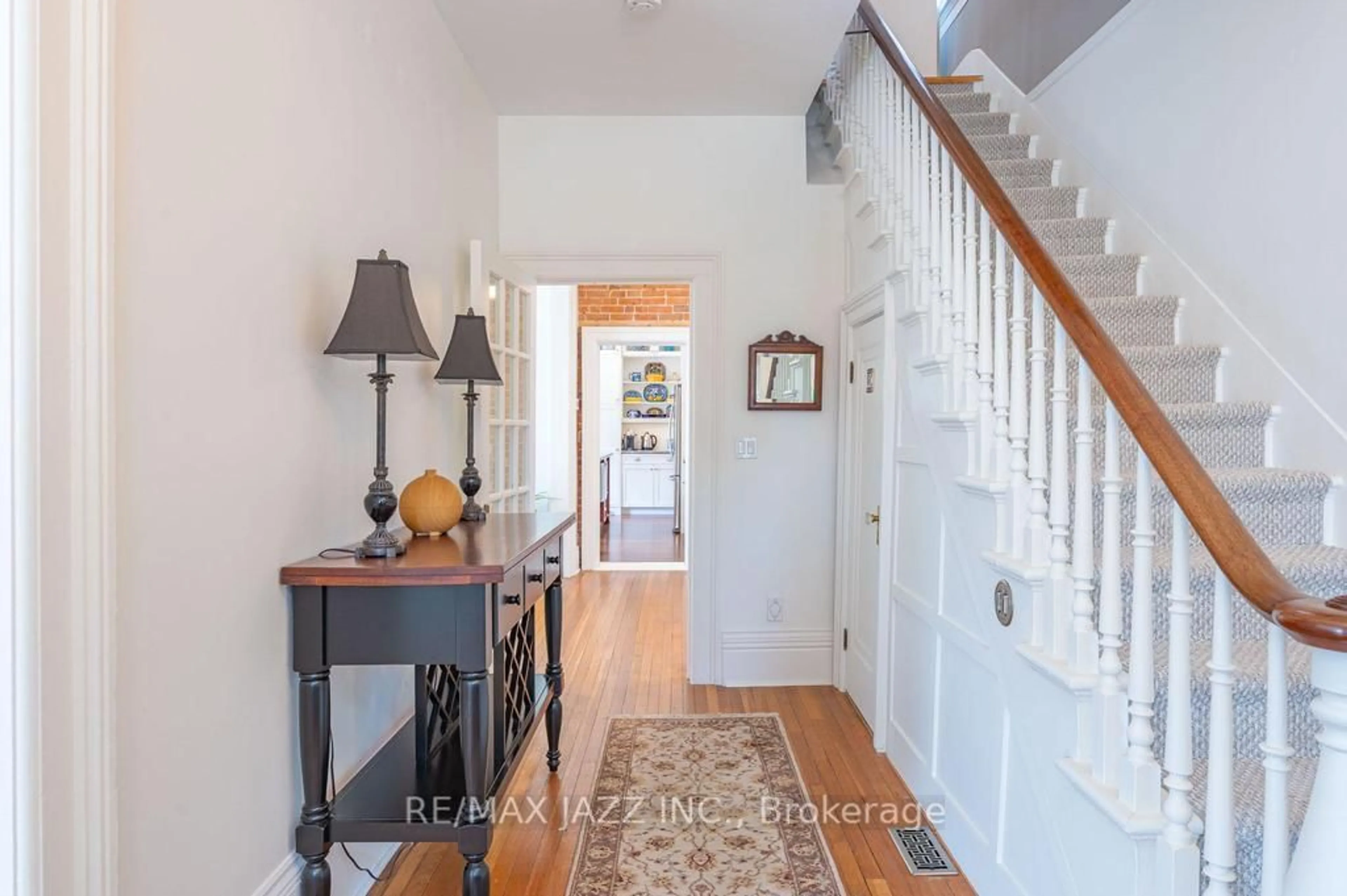 Indoor entryway for 118 Richard St, Greater Napanee Ontario K7R 2T4