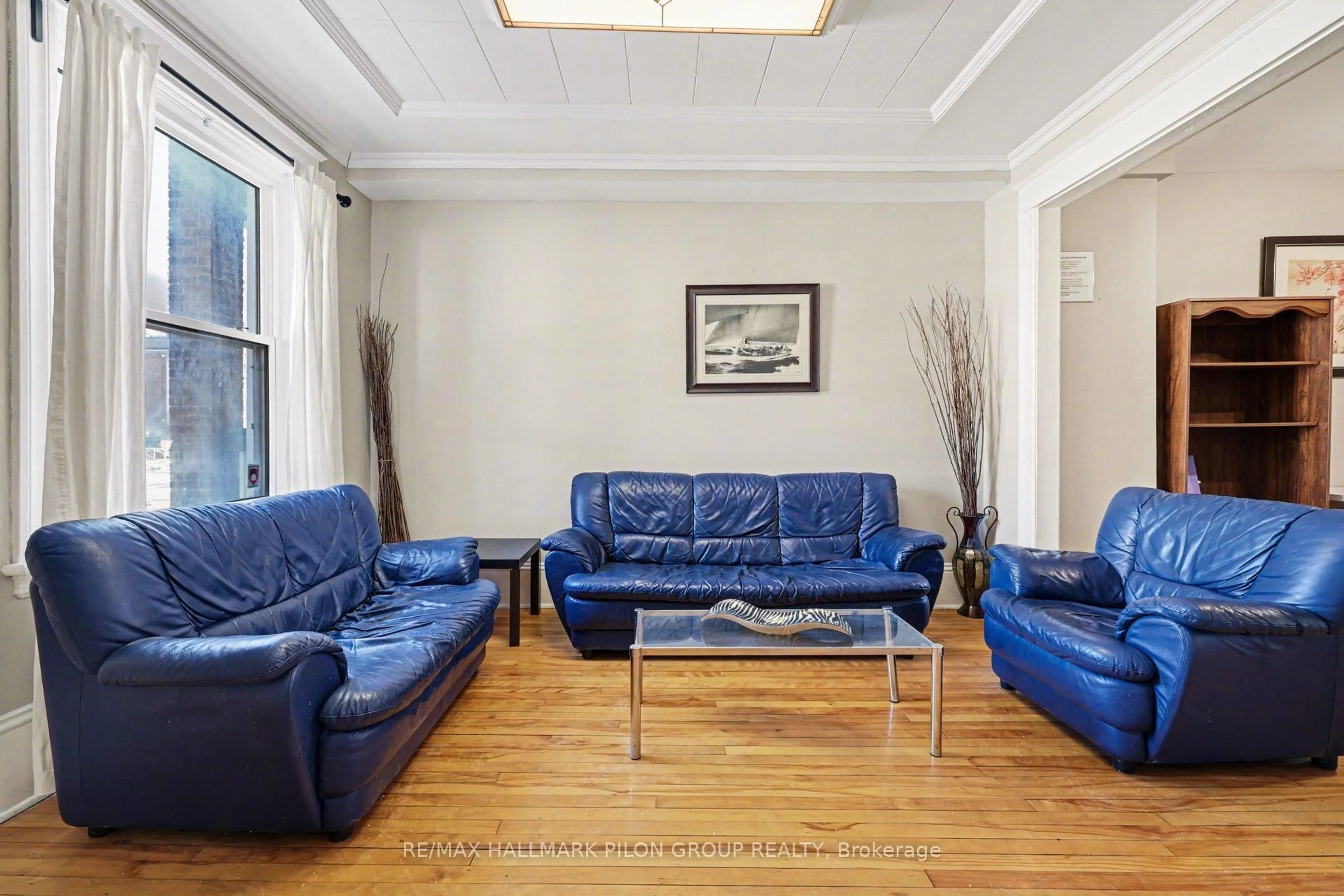 Living room with furniture, unknown for 132 Beausoleil Dr, Ottawa Ontario K1N 7V6