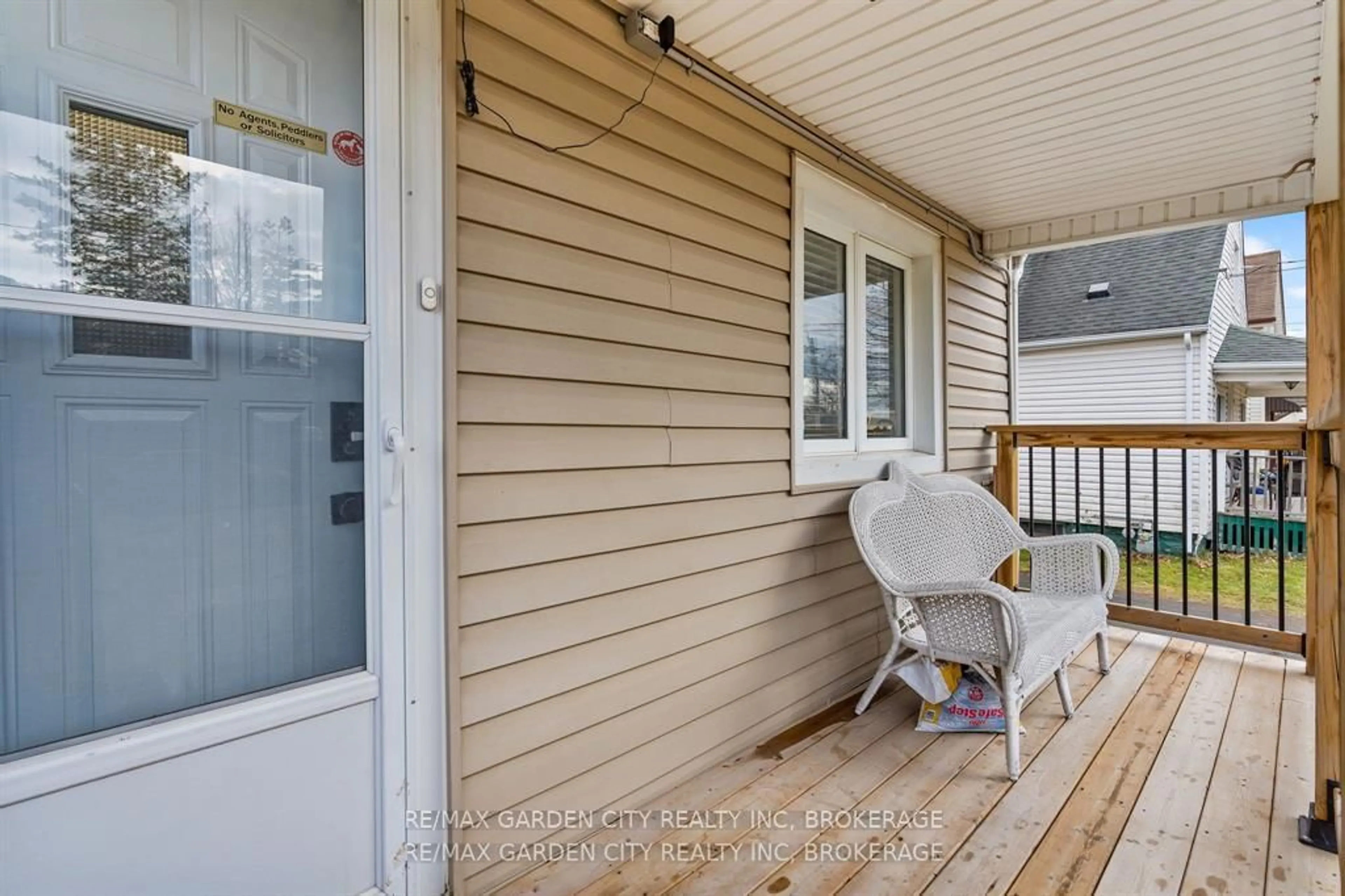 Patio, street for 291 ALBERTA St, Welland Ontario L3B 2W1