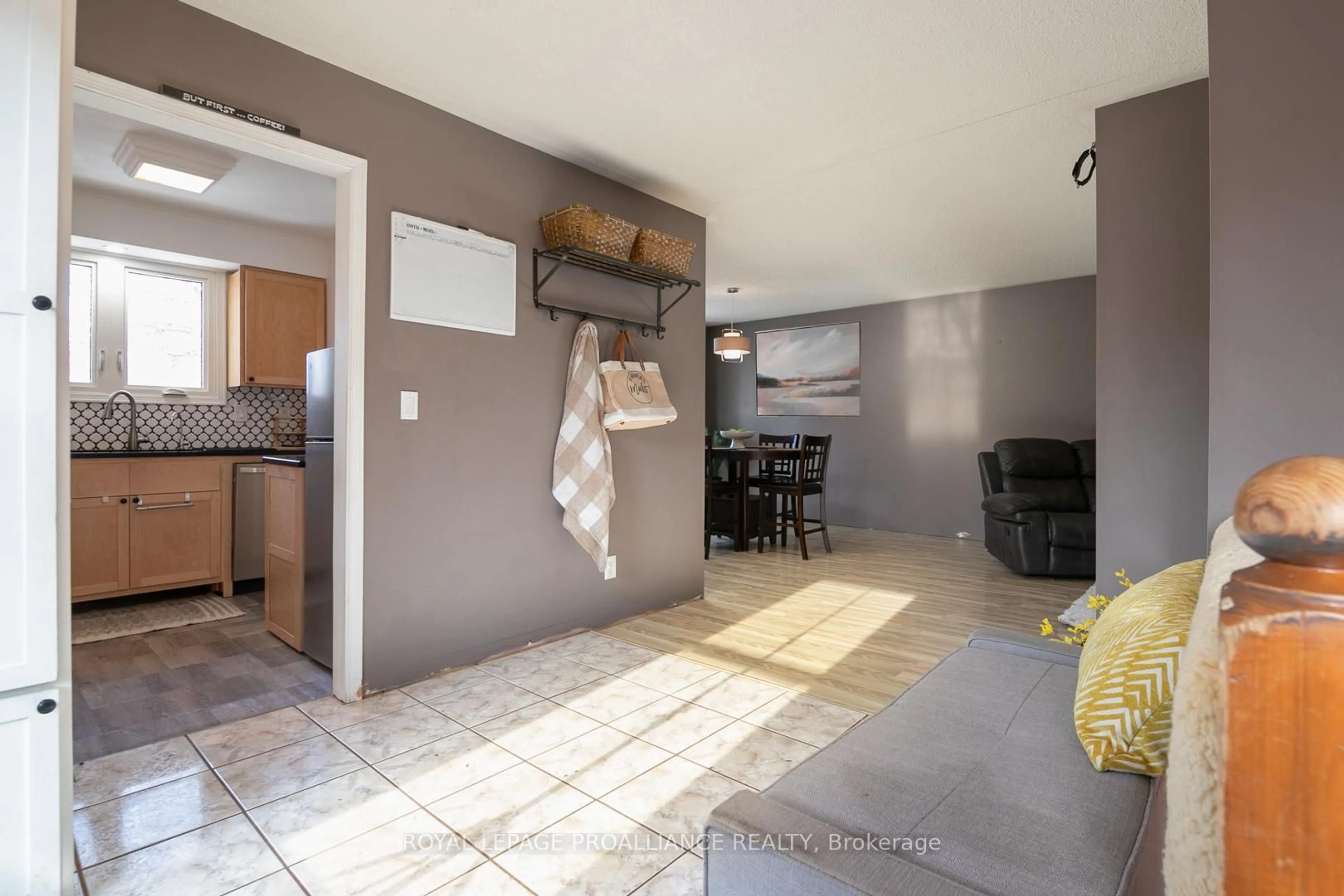 Unknown for 43 Alnet Dr, Belleville Ontario K8P 4W3