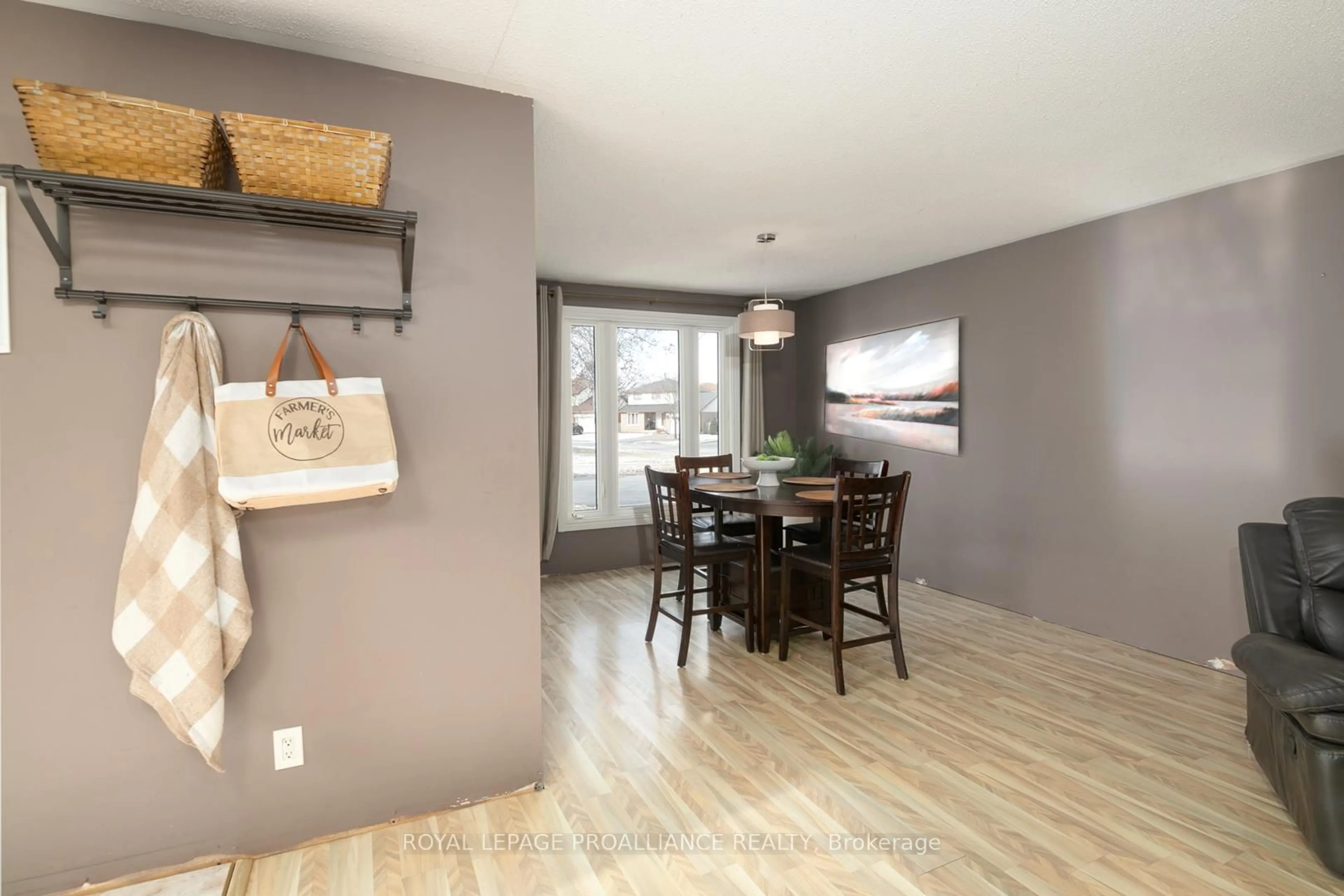 Open concept kitchen, wood/laminate floor for 43 Alnet Dr, Belleville Ontario K8P 4W3