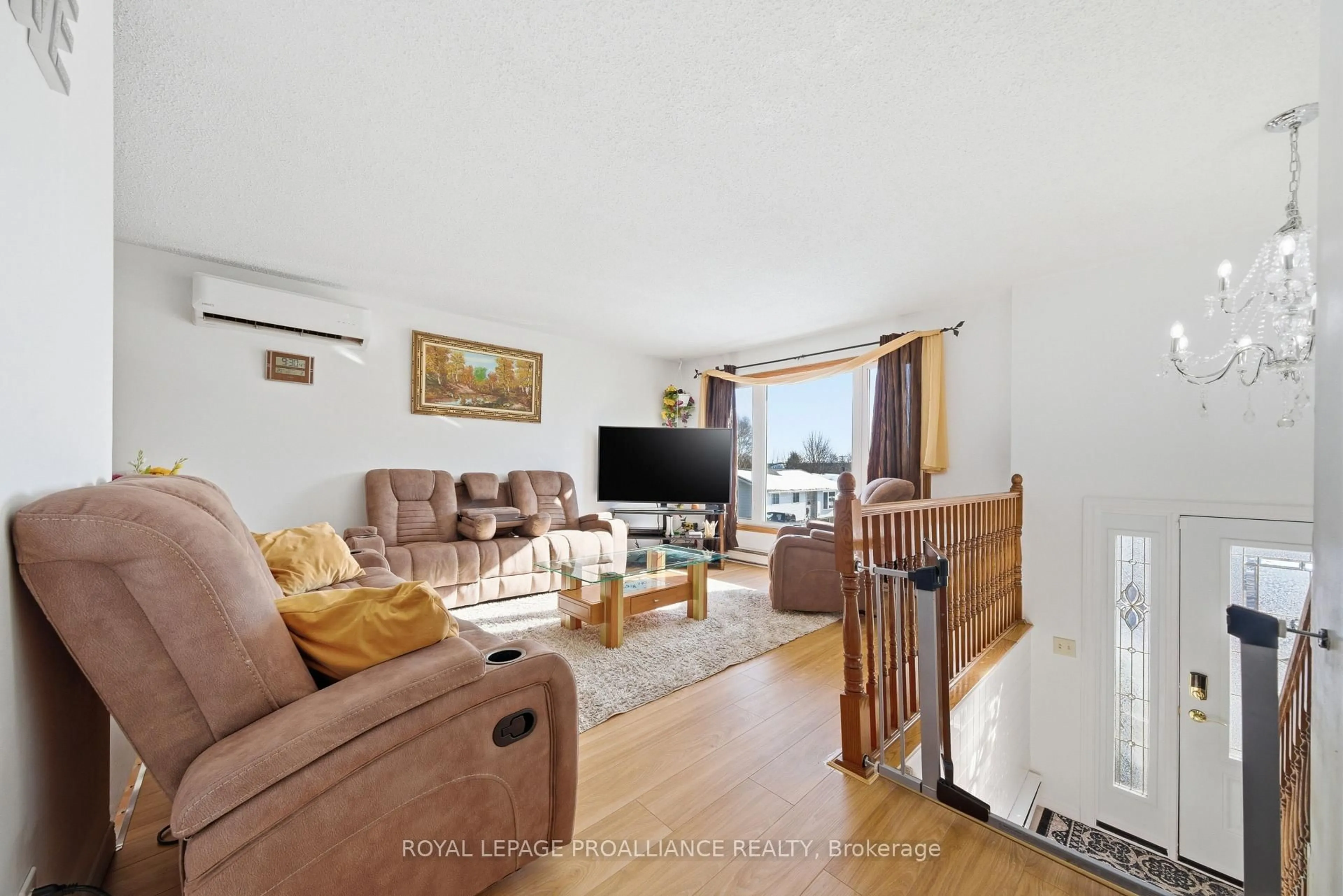 Living room with furniture, unknown for 19 Allore Ave, Quinte West Ontario K8V 6K2