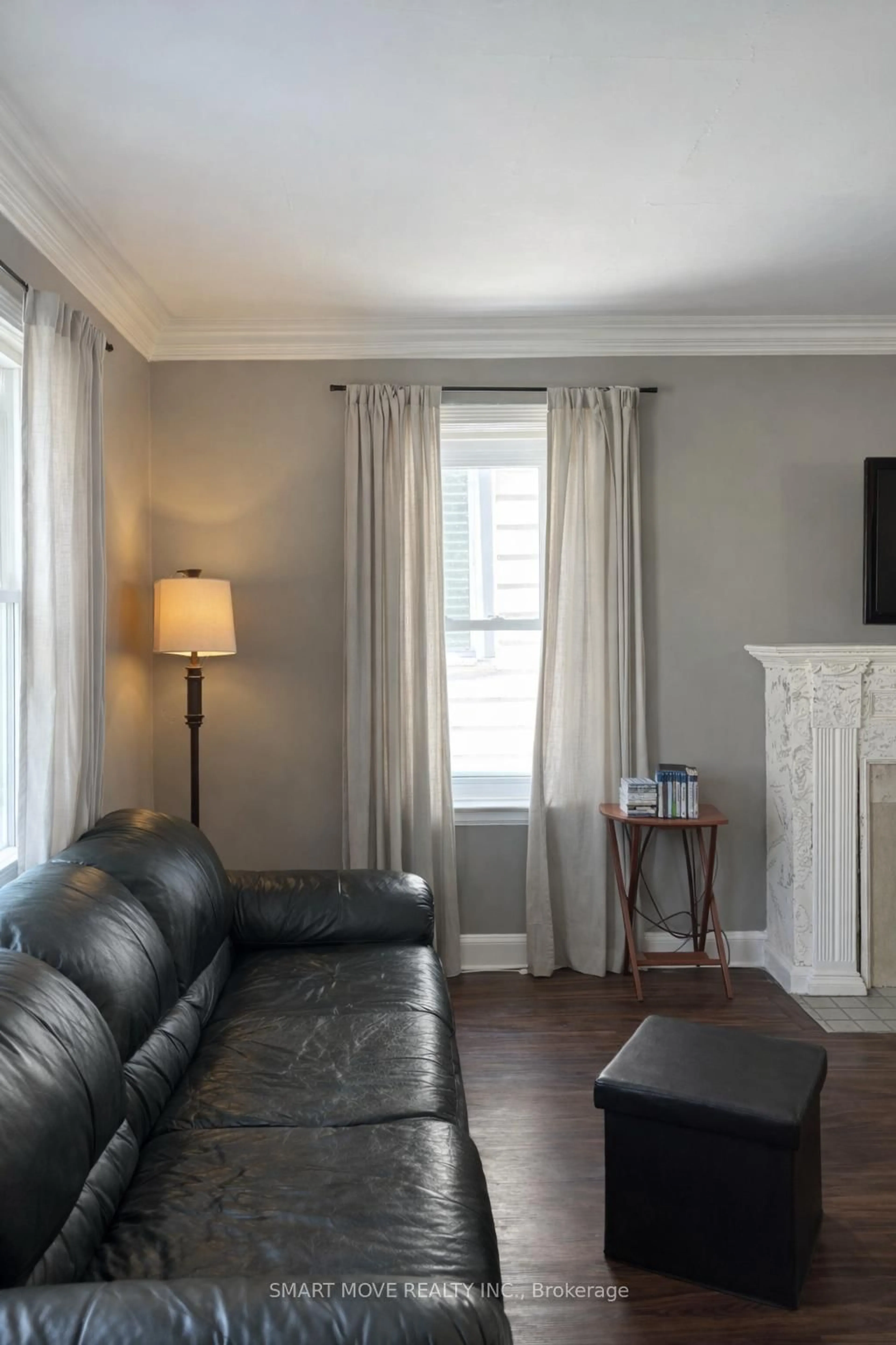 Living room with furniture, wood/laminate floor for 173 Regent St, London East Ontario N6A 2G7