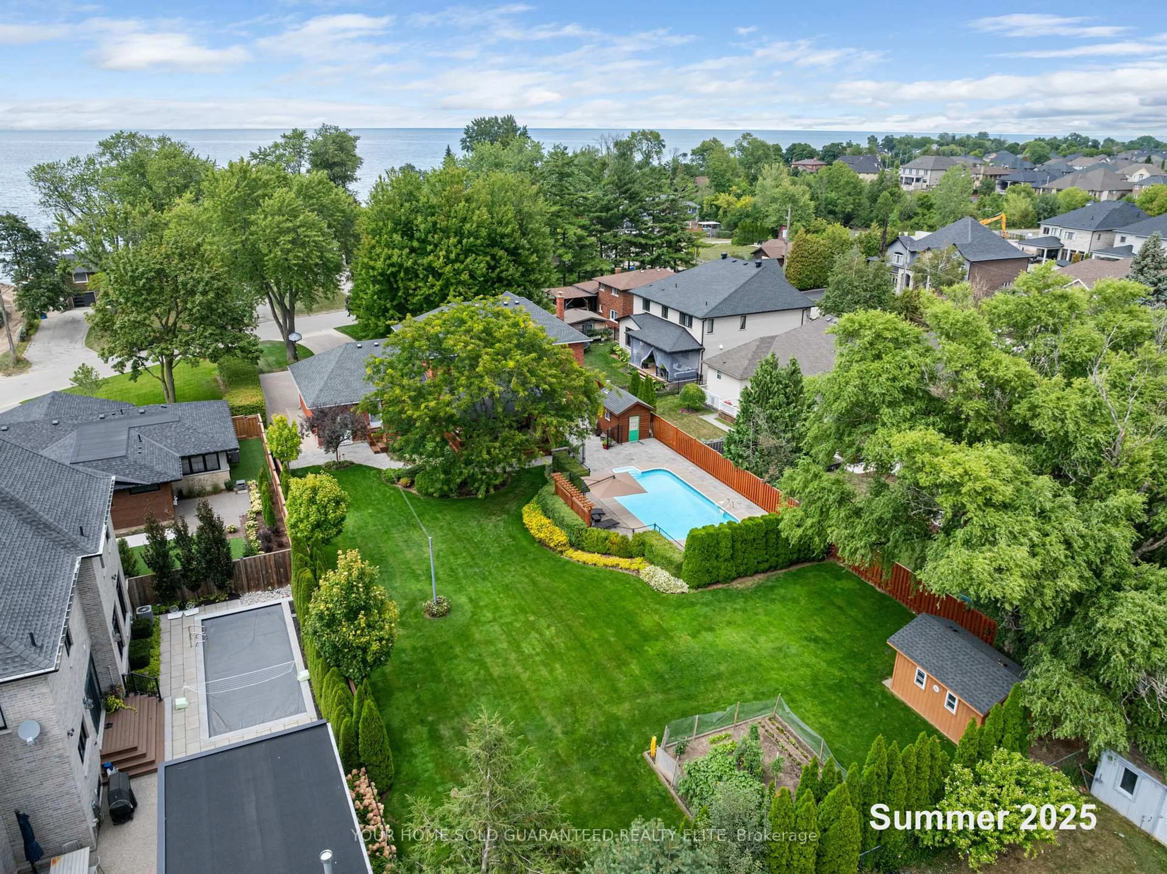 A pic from outside/outdoor area/front of a property/back of a property/a pic from drone, city buildings view from balcony for 22 Wendakee Dr, Hamilton Ontario L8E 5T3