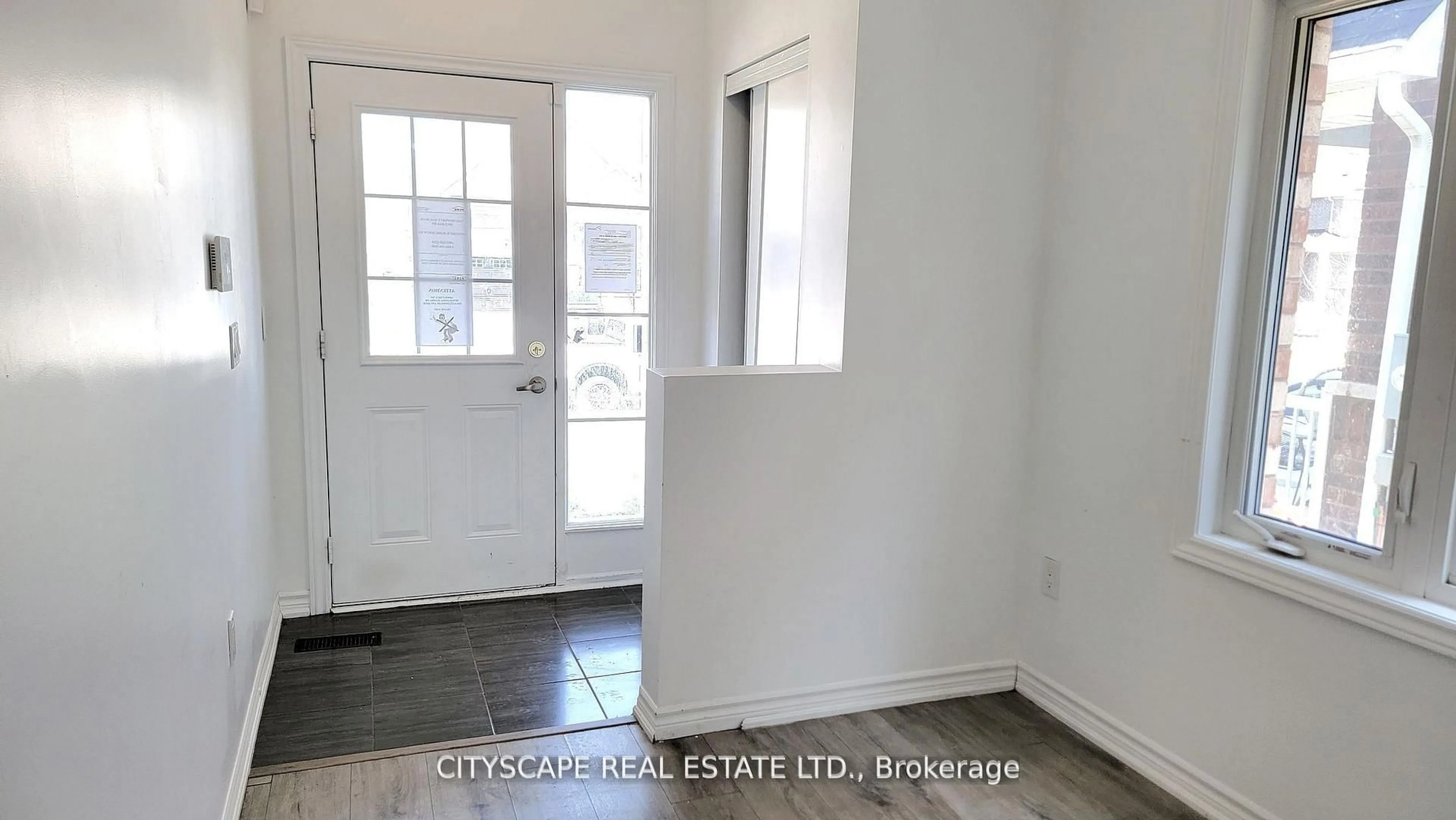 Indoor entryway for 228 Ridley Cres, Southgate Ontario N0C 1B0