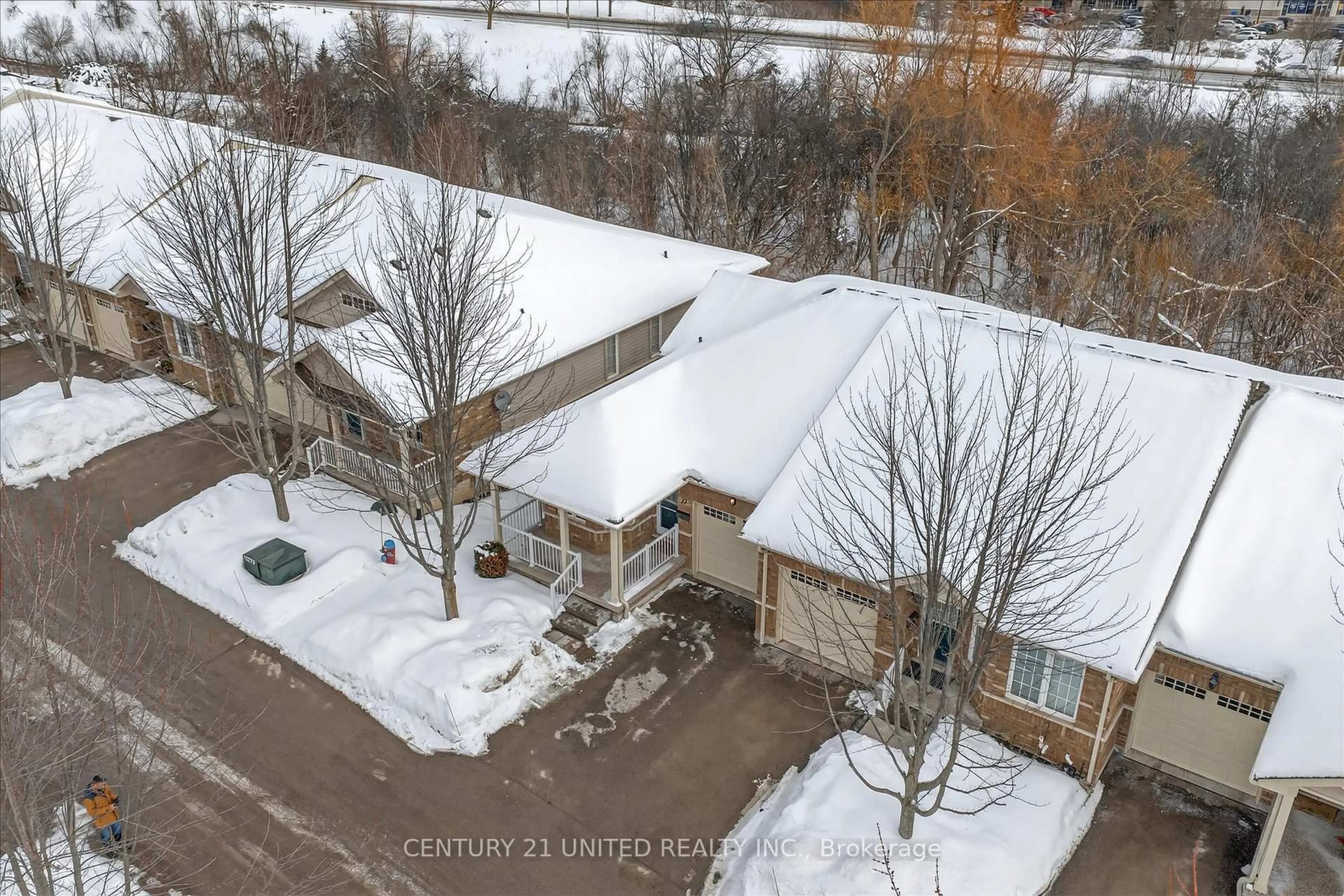 A pic from outside/outdoor area/front of a property/back of a property/a pic from drone, street for 909 Wentworth St #27, Peterborough Ontario K9J 8R7