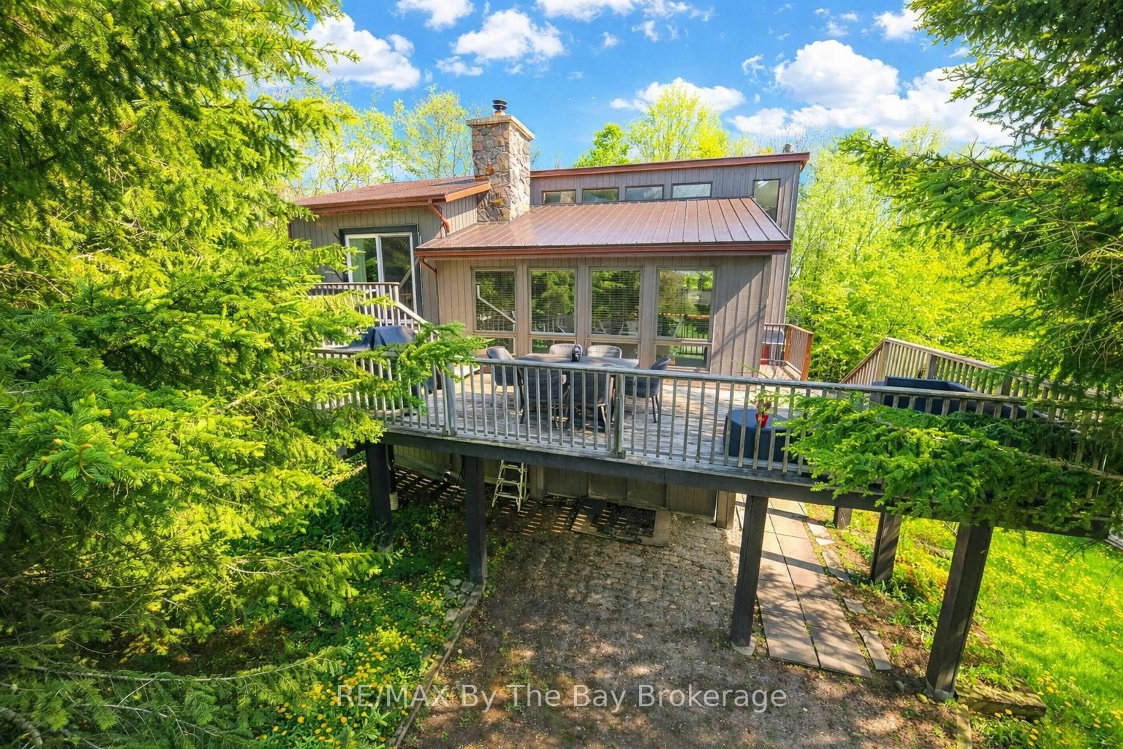 A pic from outside/outdoor area/front of a property/back of a property/a pic from drone, water/lake/river/ocean view for 177 Talisman Mountain Dr, Grey Highlands Ontario N0C 1G0