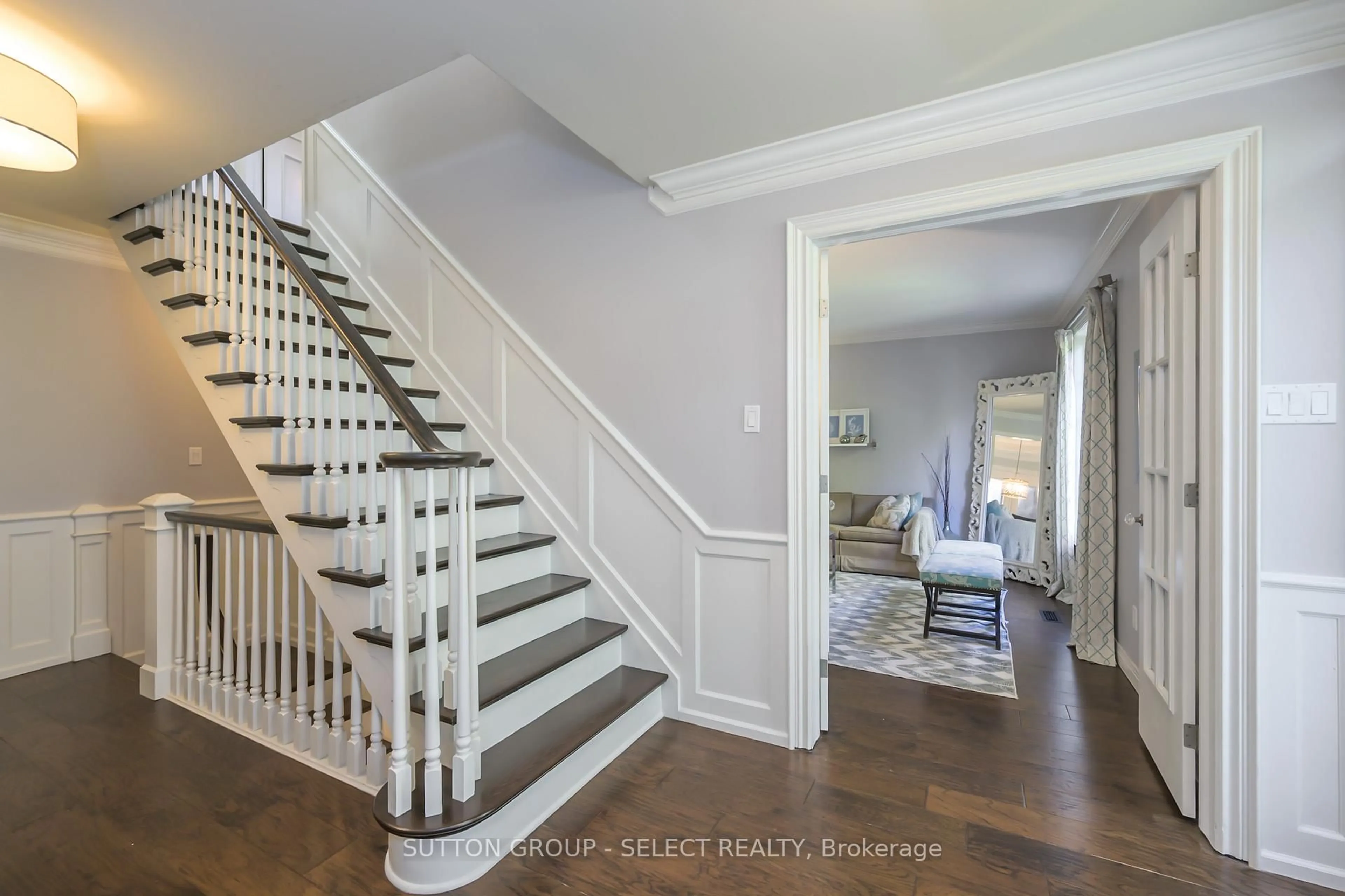 Indoor entryway for 22 Mapleton Pl, London South Ontario N6K 4A5