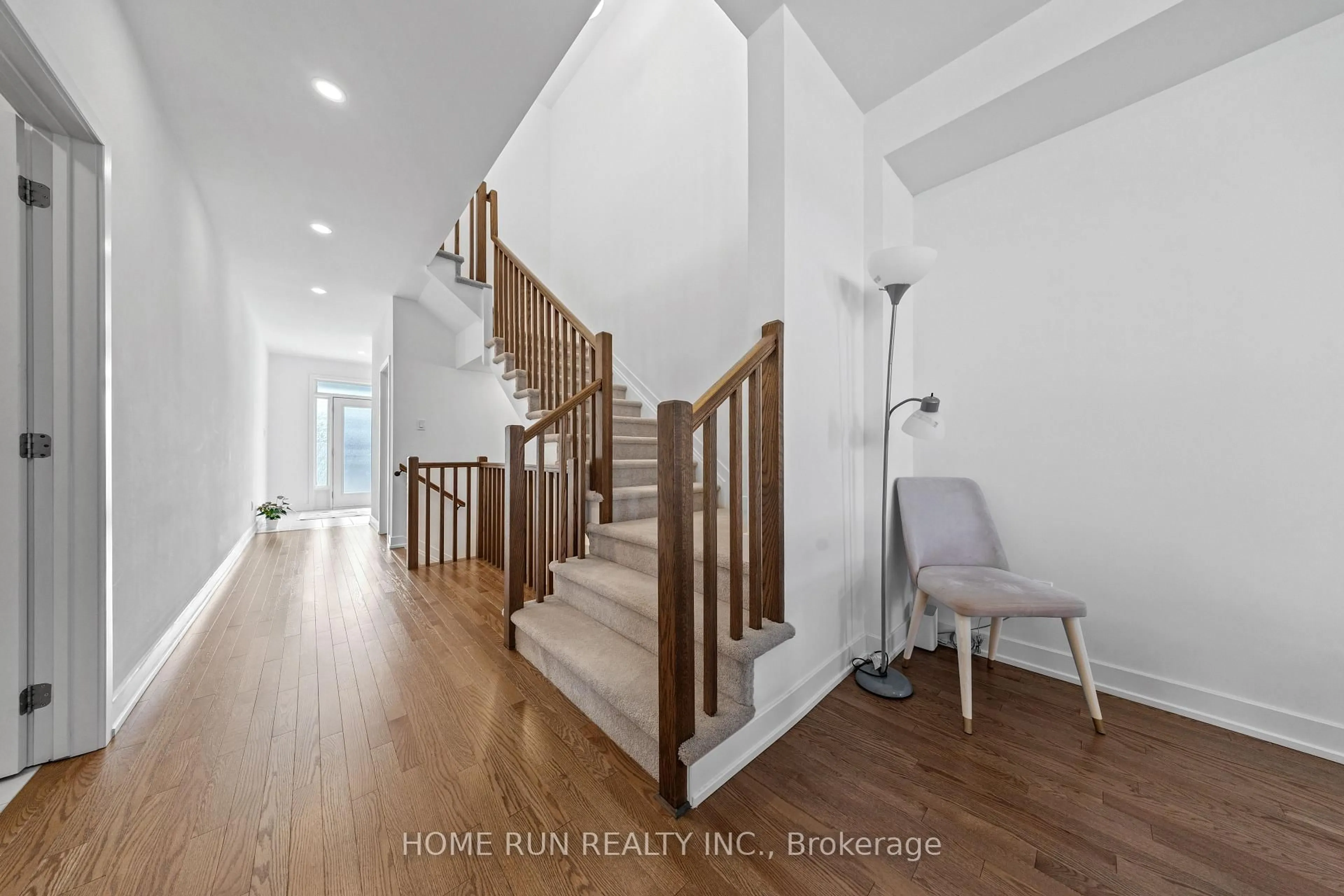 Unknown for 909 Beckton Hts, Ottawa Ontario K2S 2X5