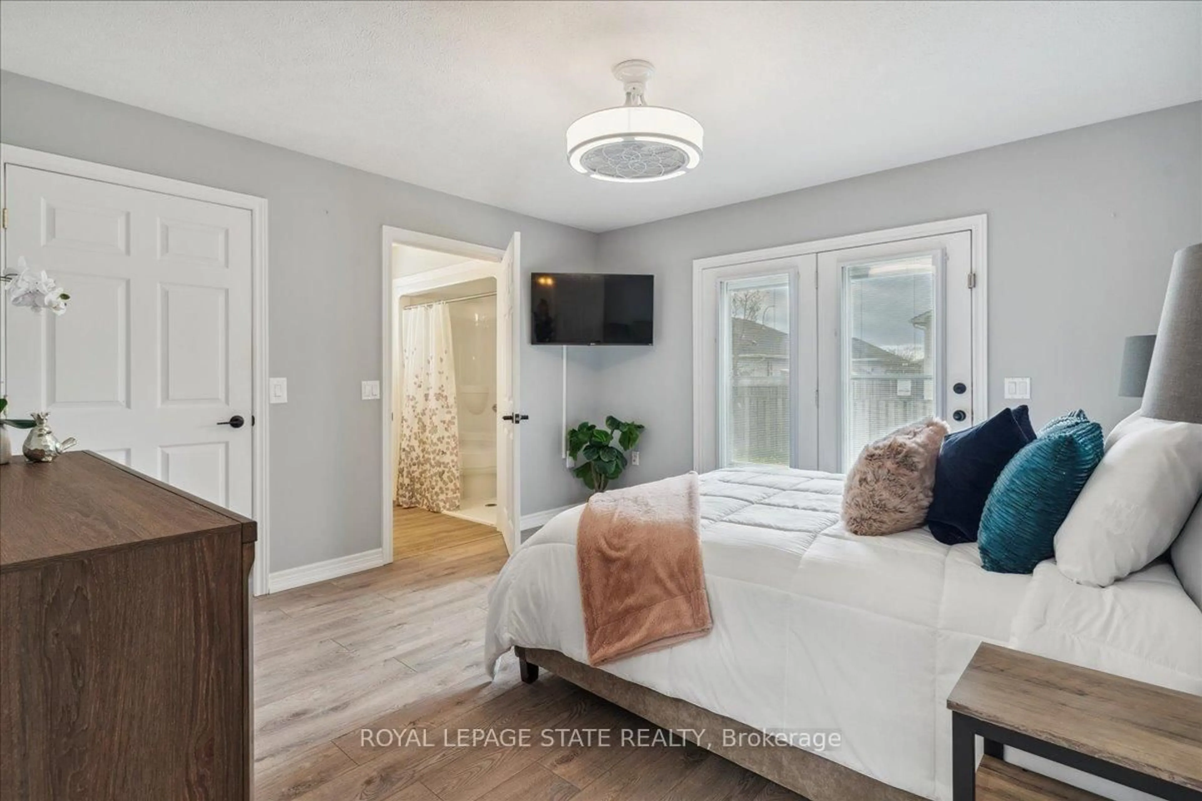 Bedroom with bed, unknown for 29 Mapleview Dr, Haldimand Ontario N0A 1H0