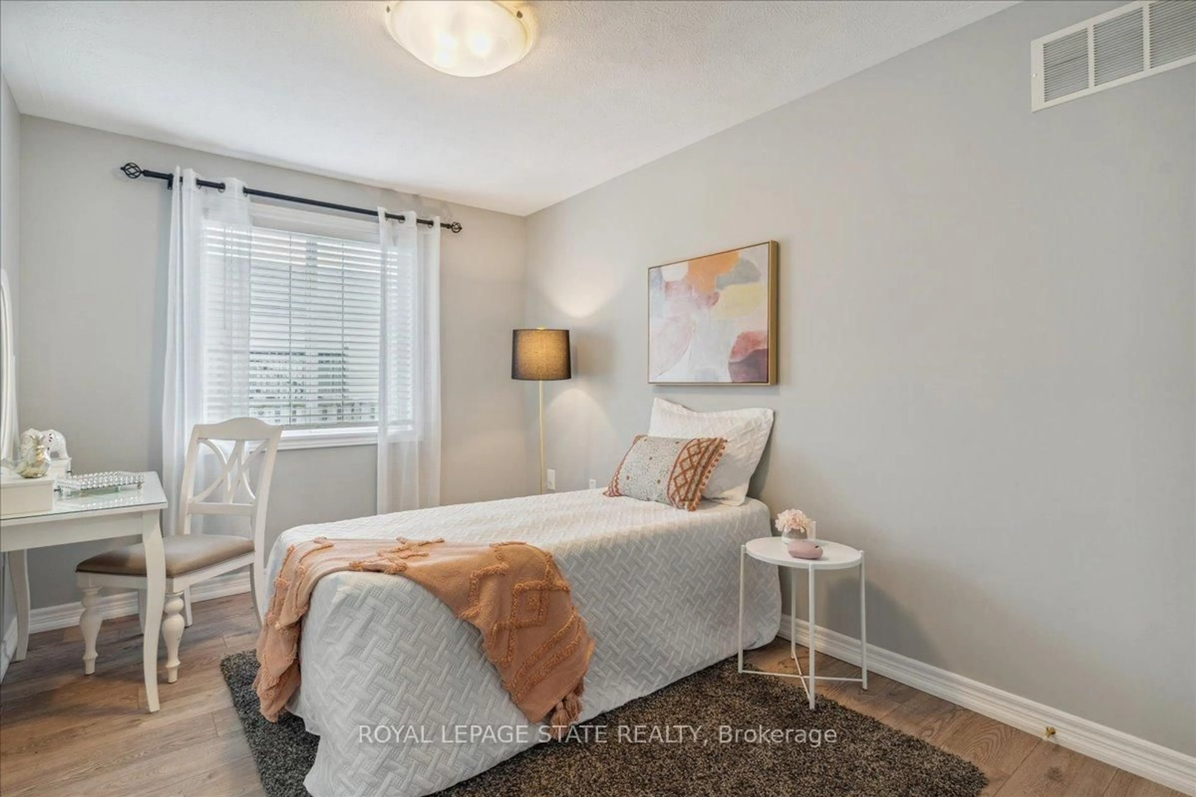 Bedroom with bed, unknown for 29 Mapleview Dr, Haldimand Ontario N0A 1H0