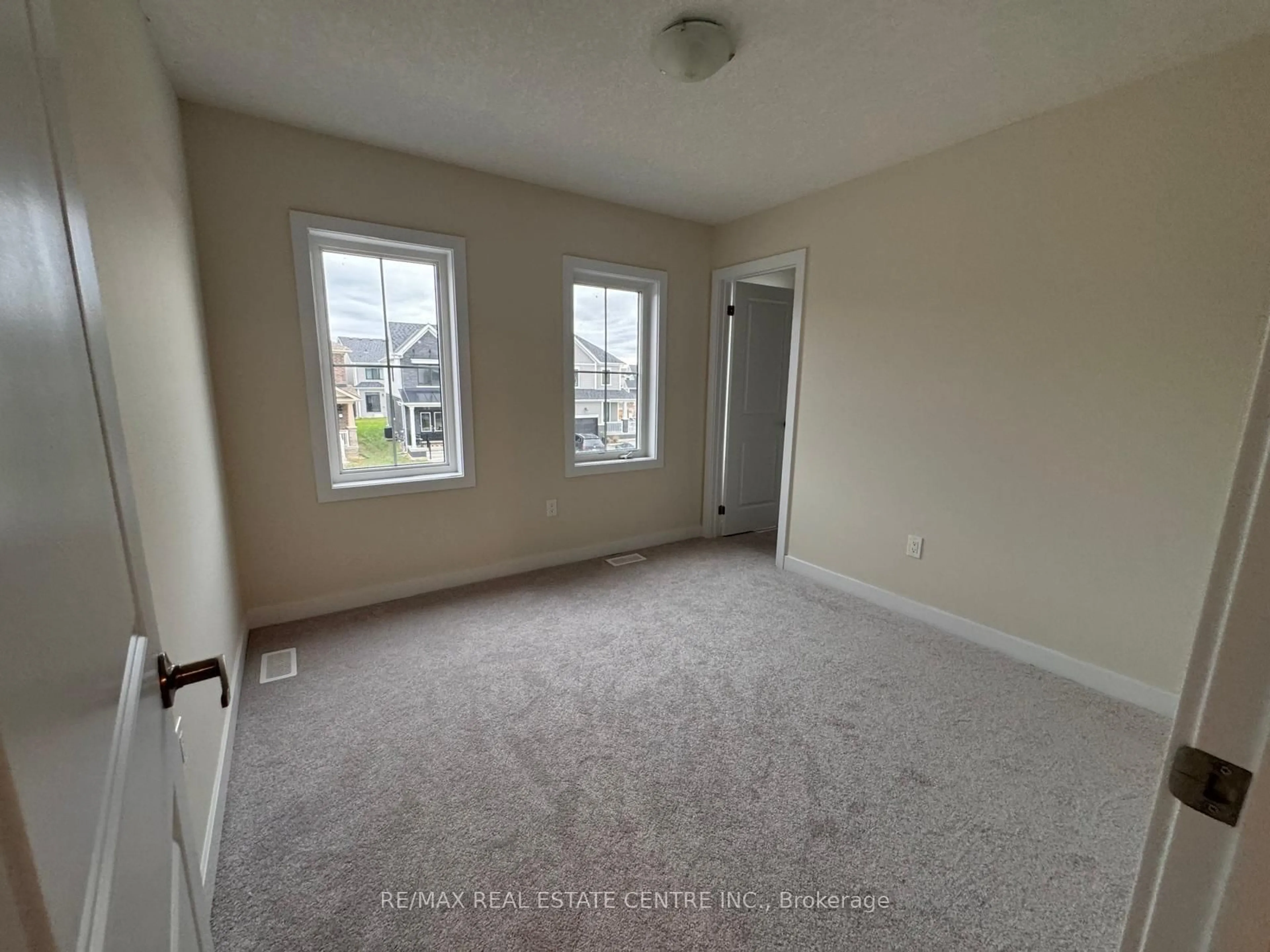 A pic of a room for 17 Downriver Dr, Welland Ontario L3B 0M5