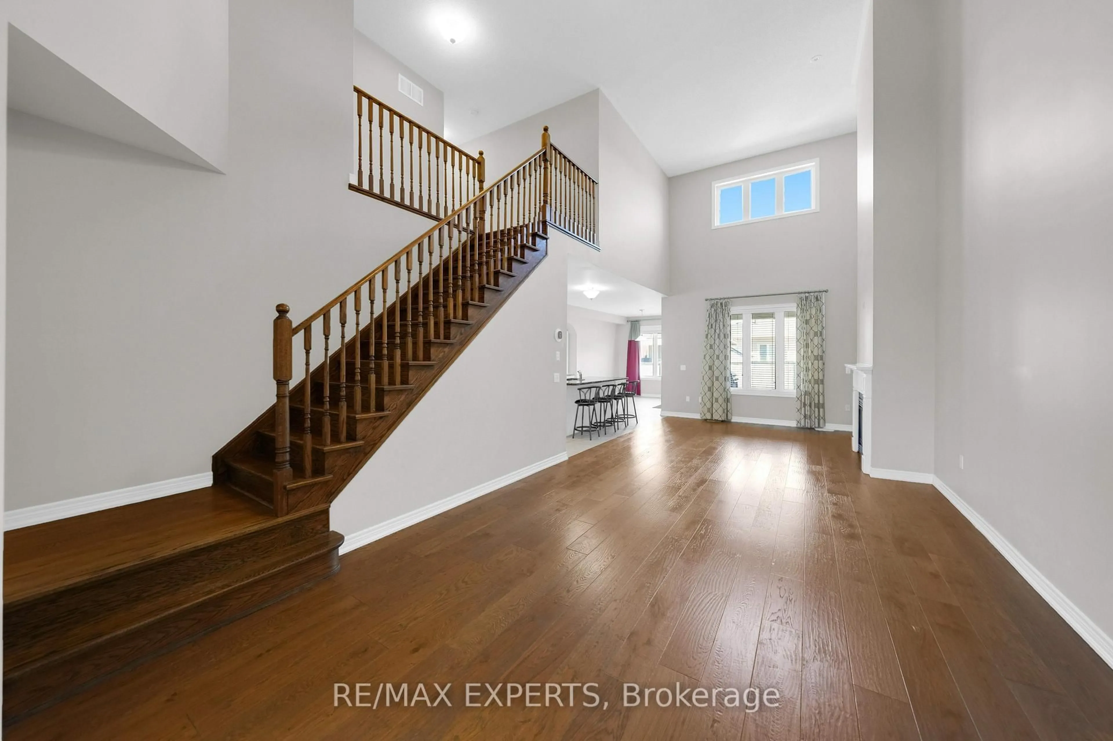 Indoor entryway for 4367 Chemonda St, Niagara Falls Ontario L2G 0E9