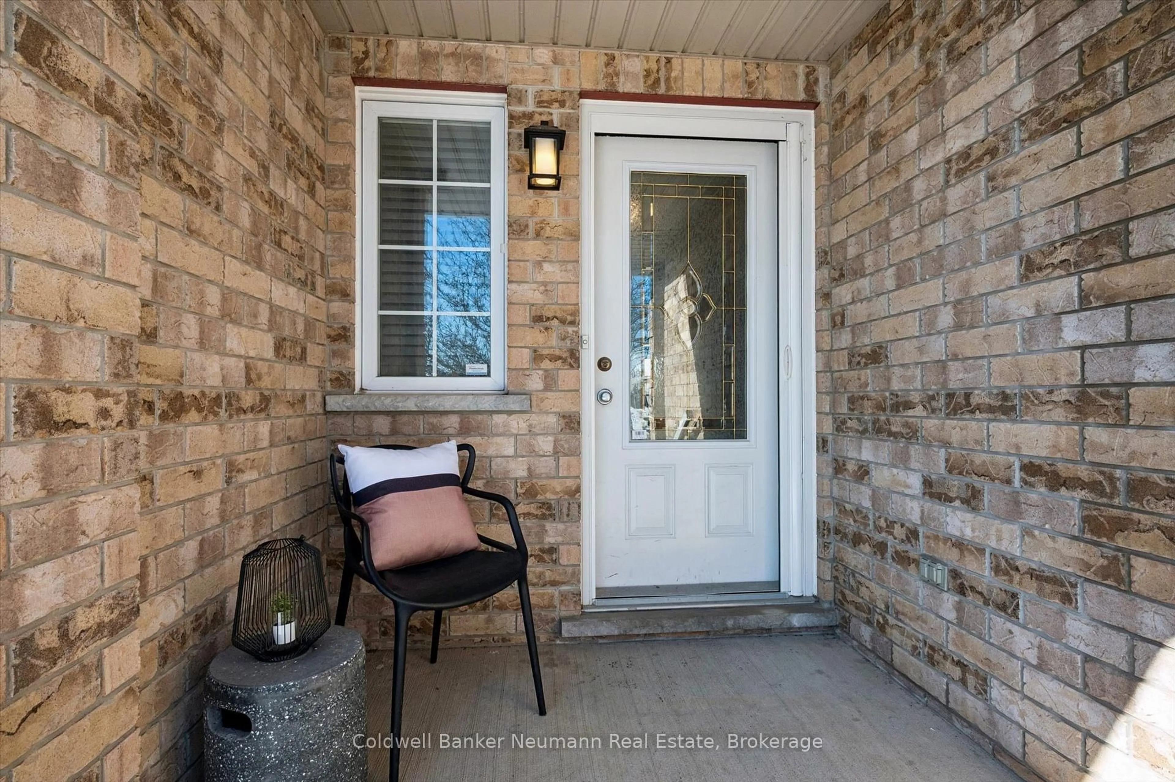 Indoor entryway for 20 Shackleton Dr #37, Guelph Ontario N1E 0C5